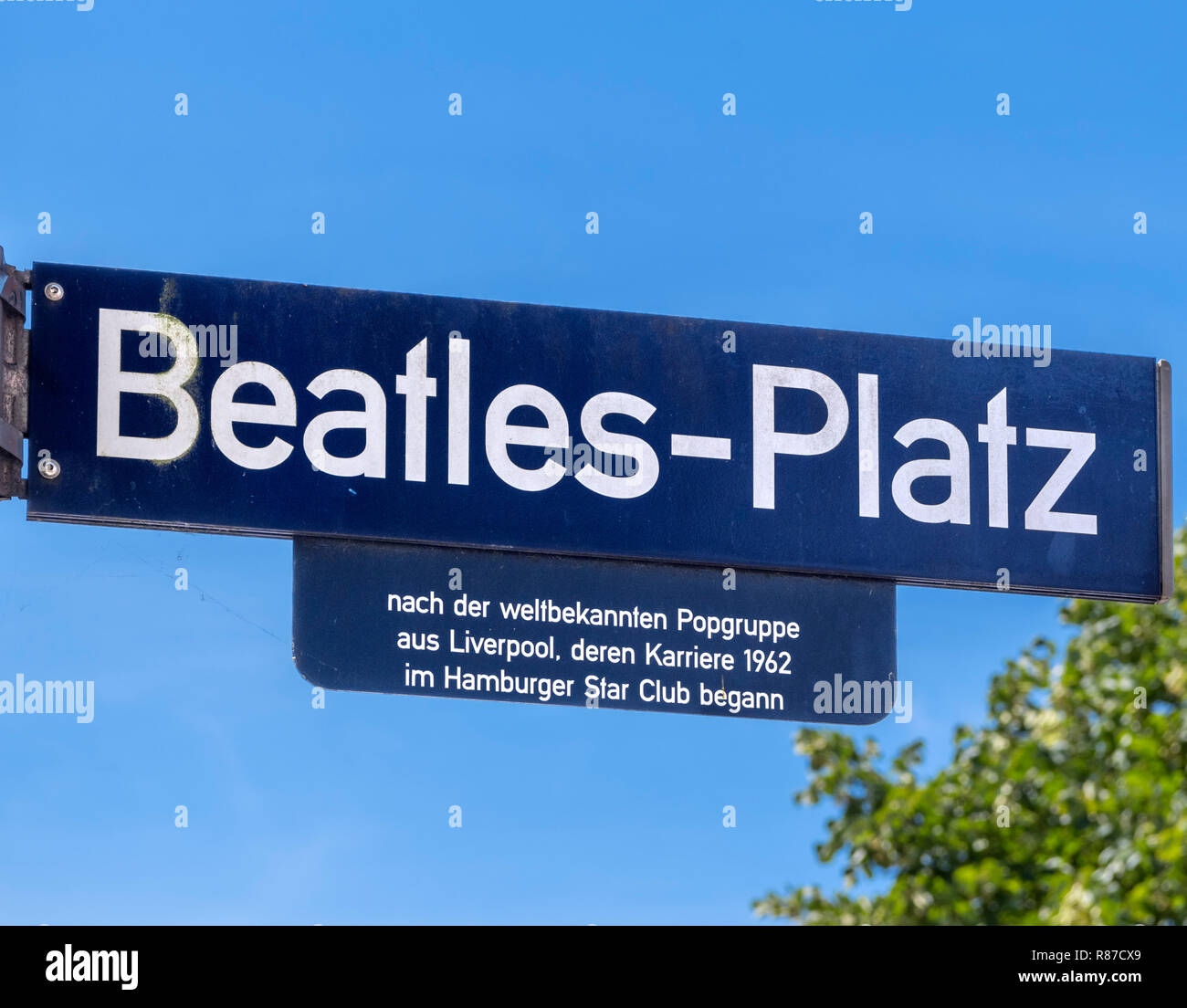 Signo de Beatles-Platz fuera de la Reeperbahn, en el distrito de St Pauli, Hamburgo, Alemania. Foto de stock