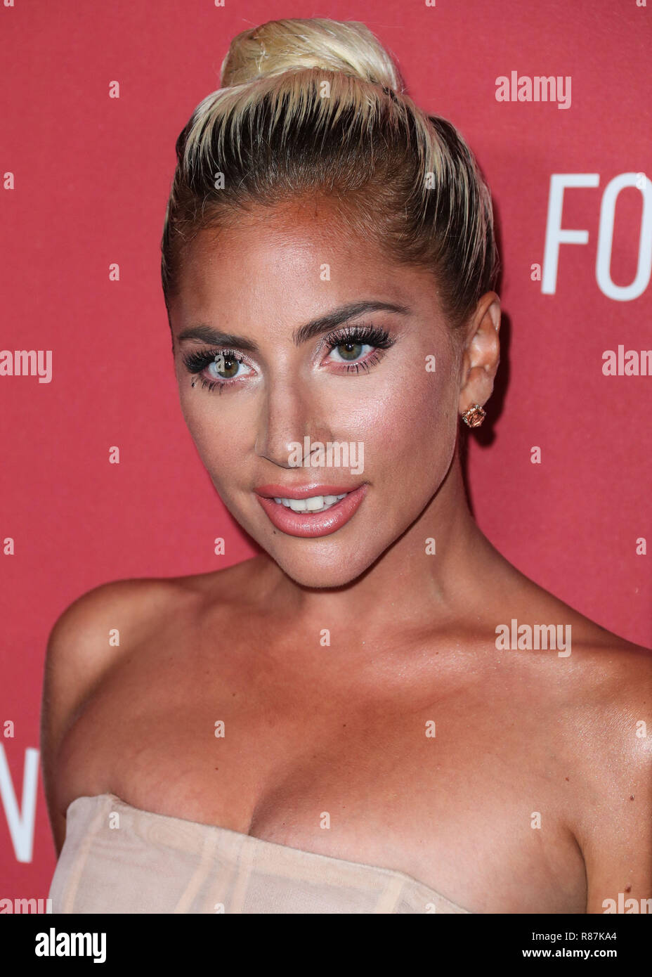 BEVERLY HILLS, LOS ÁNGELES, CA, EE.UU., 08 de noviembre la cantante