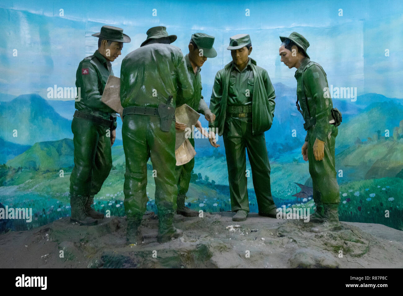 Los militares en un diorama en la eliminación de las drogas en el Museo en Yangon, Myanmar. Foto de stock