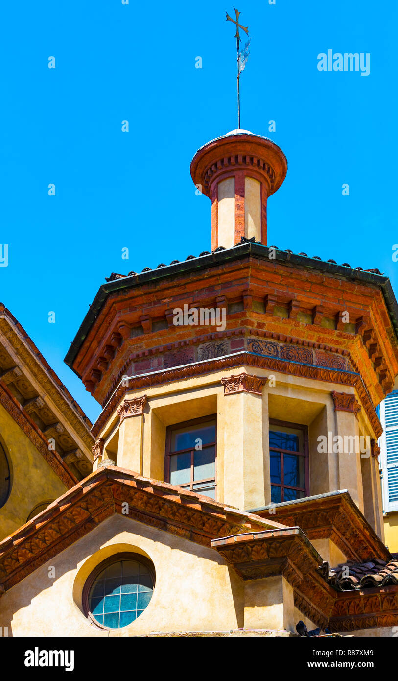 Elementos de la arquitectura de la Iglesia Católica Santa Maria Presso