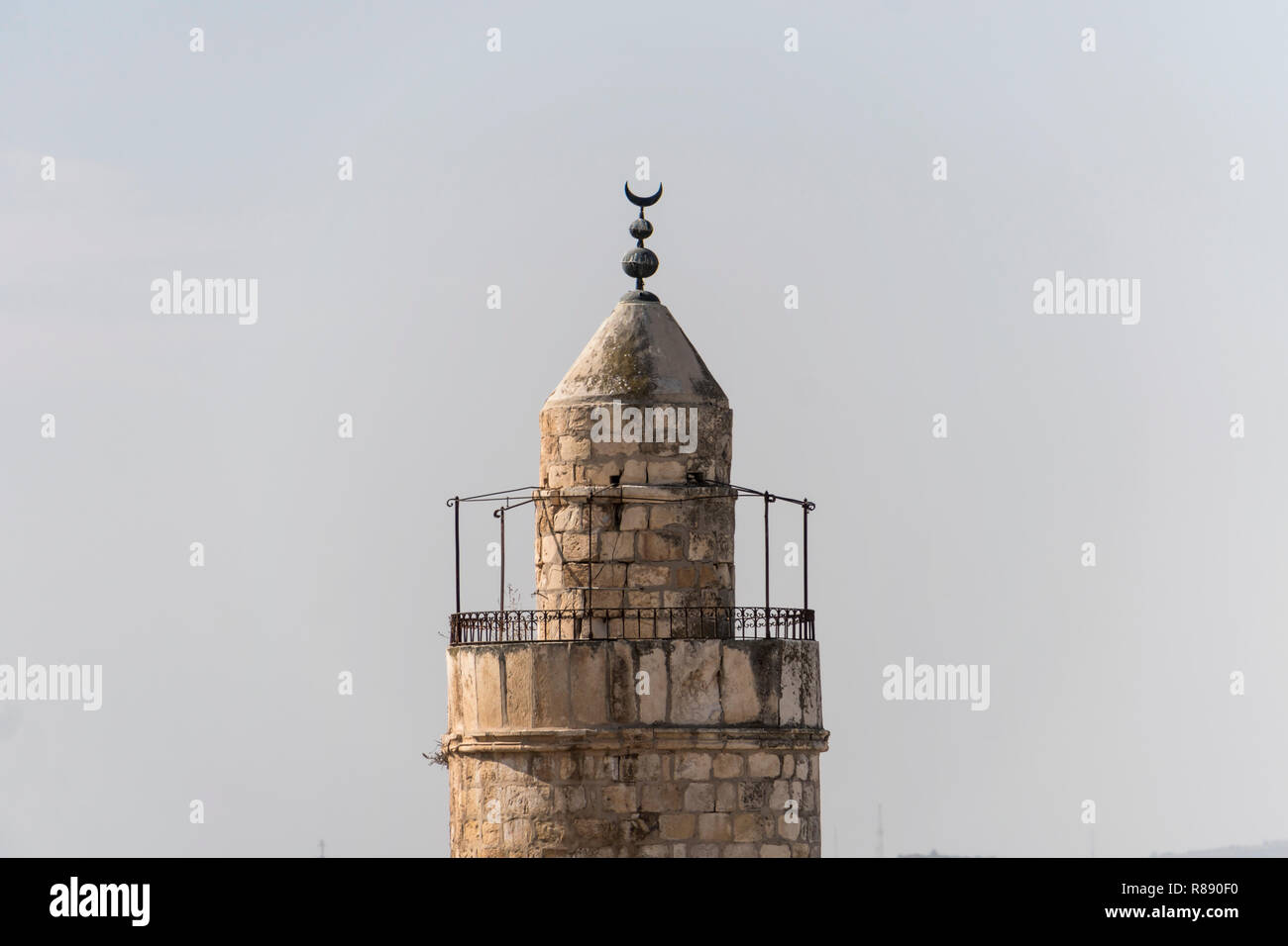 Cerca de la Torre de David de las murallas de la ciudad vieja de Jerusalén, Israel contra el cielo. La torre de David es una antigua ciudadela situado cerca de la calle Jaffa gat Foto de stock