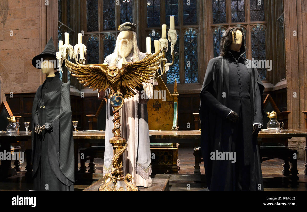 Los profesores Dumbledore, McGonagall y Snape en el Harry Potter en Leavesden Studios, Londres, Reino Unido. Foto de stock