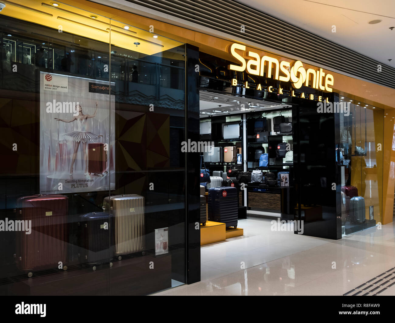 Samsonite store fotografías e imágenes de alta resolución - Alamy