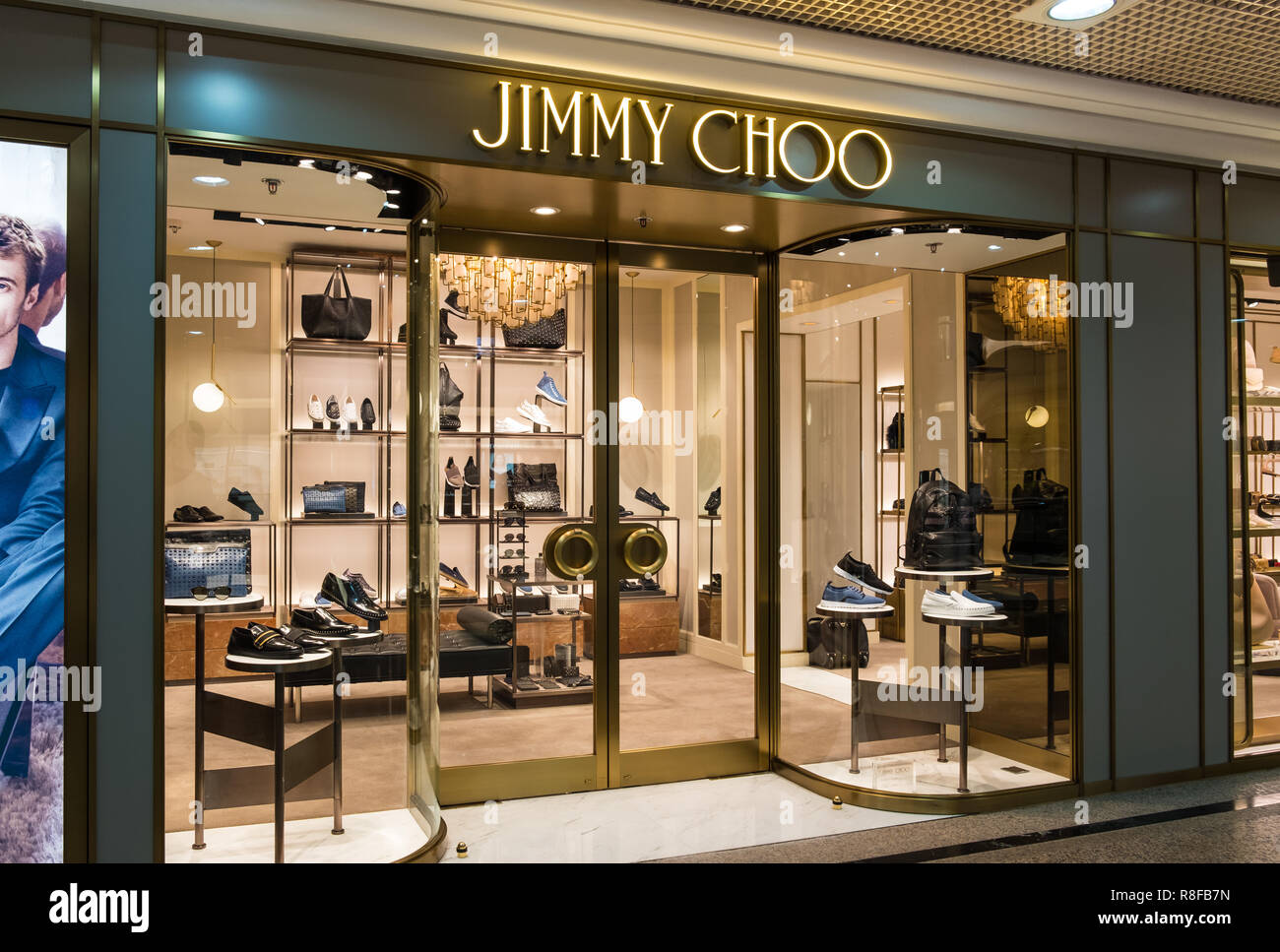 Hong Kong, 7 de abril de 2019: Jimmy Choo tienda en Hong Kong Foto de stock
