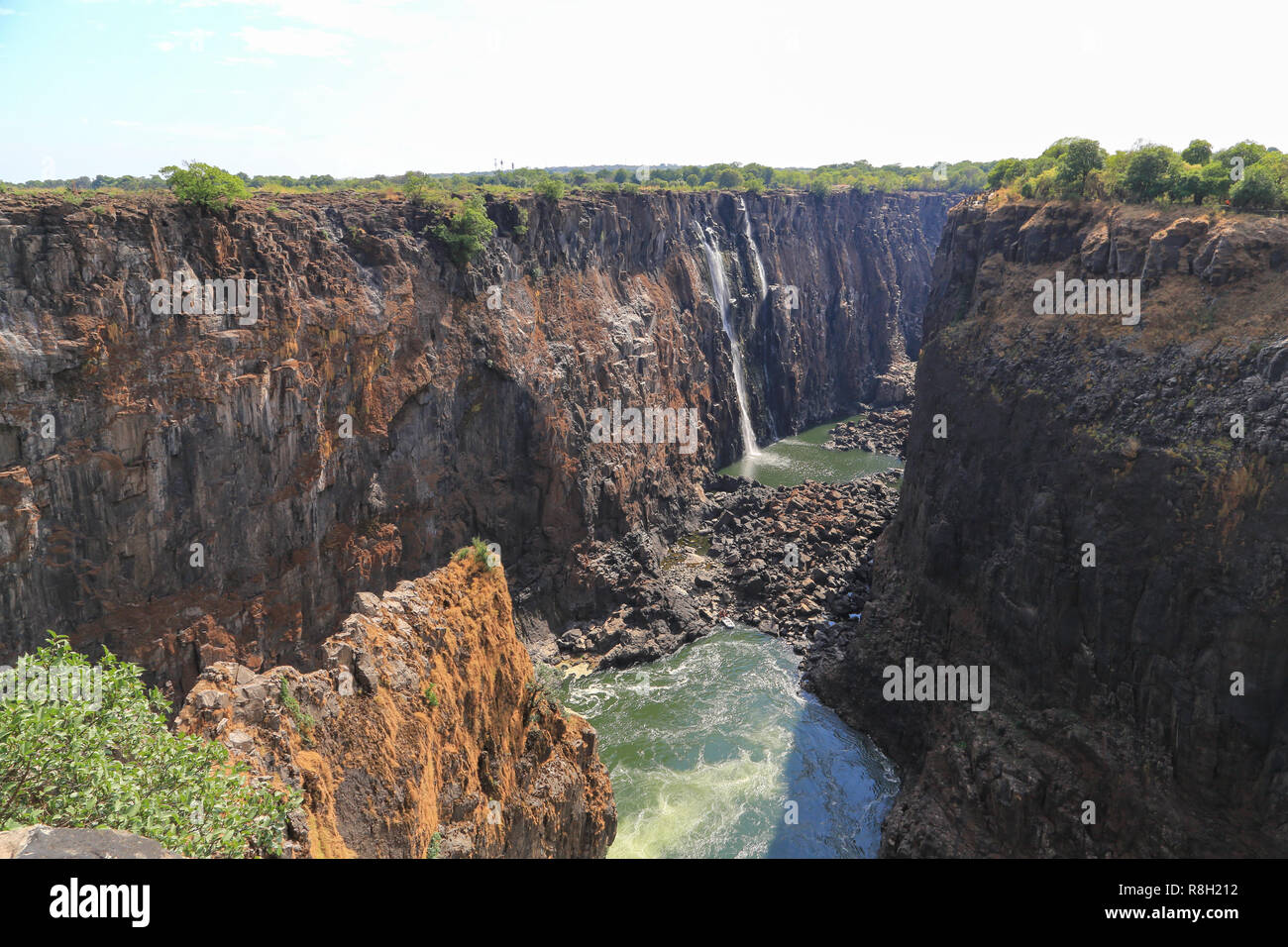 Victoria Falls, Zimbabwe, tomadas durante la temporada seca. Foto de stock