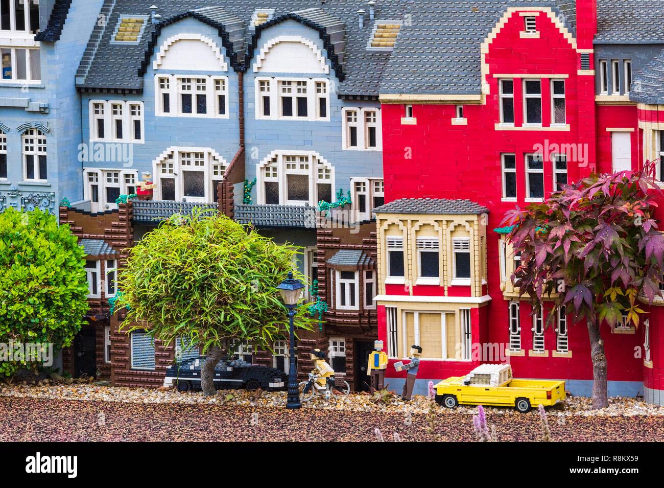 Dinamarca, Jutlandia, Billund, Legoland® Billund es el primer parque  Legoland establecido en 1968, cerca de la sede de la compañía LEGO® (el  término Lego se deriva del danés leg godt significado juega