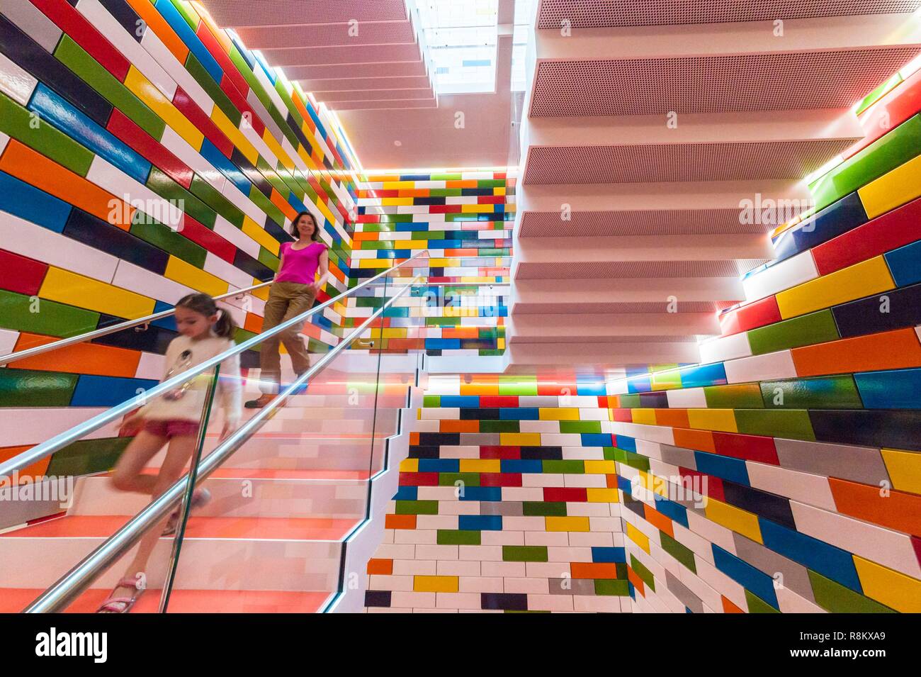 Dinamarca, Jutlandia, Billund, LEGO® House es el LEGO® centro experimental  para el público en general, con 25 millones de ladrillos disponible más de  12.000 m2 en seis zonas: la zona roja dedicada