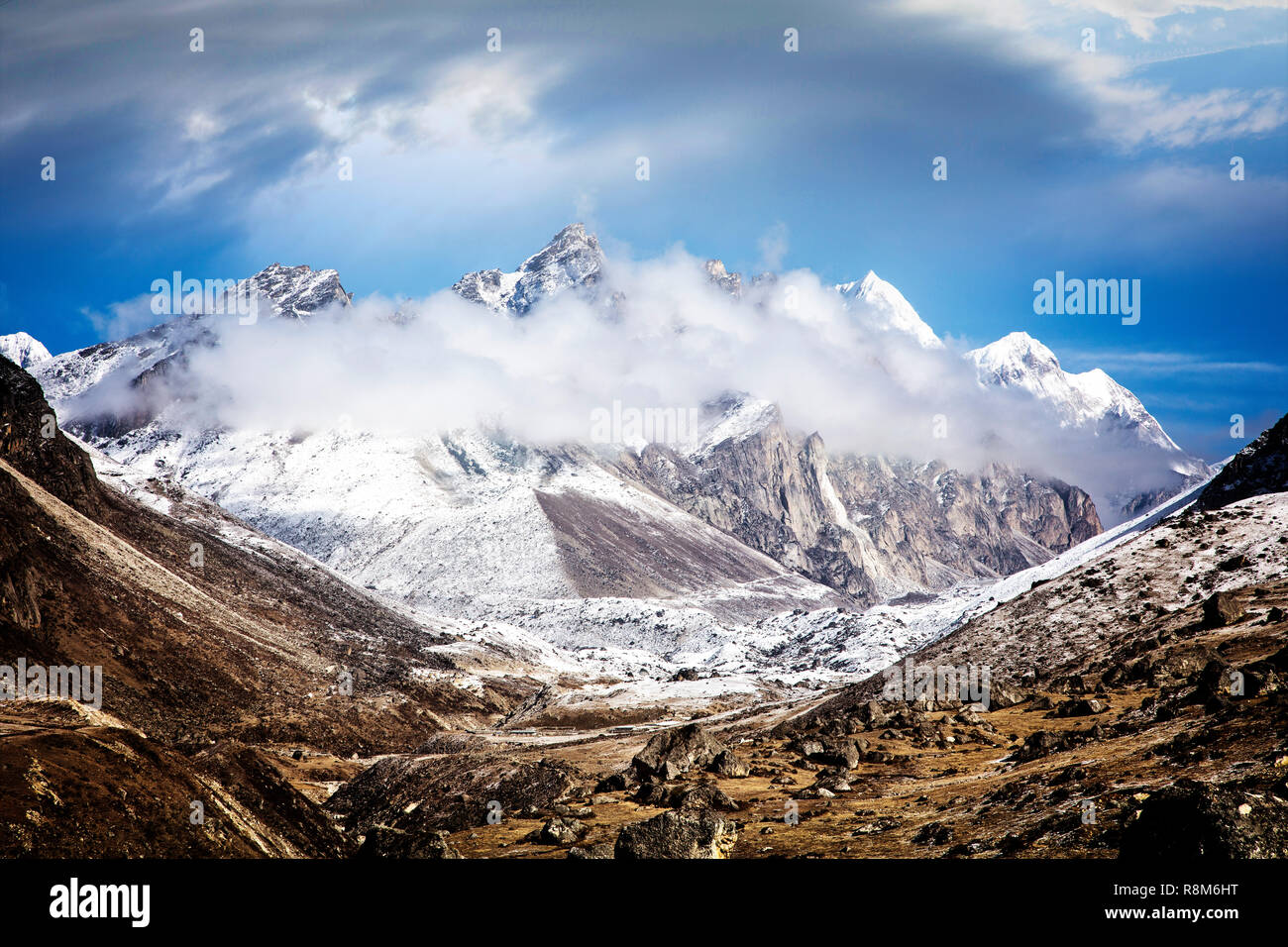 Dragkya Lumde Chhulung nace cerca en el Parque Nacional de Sagarmatha (Nepal). Foto de stock