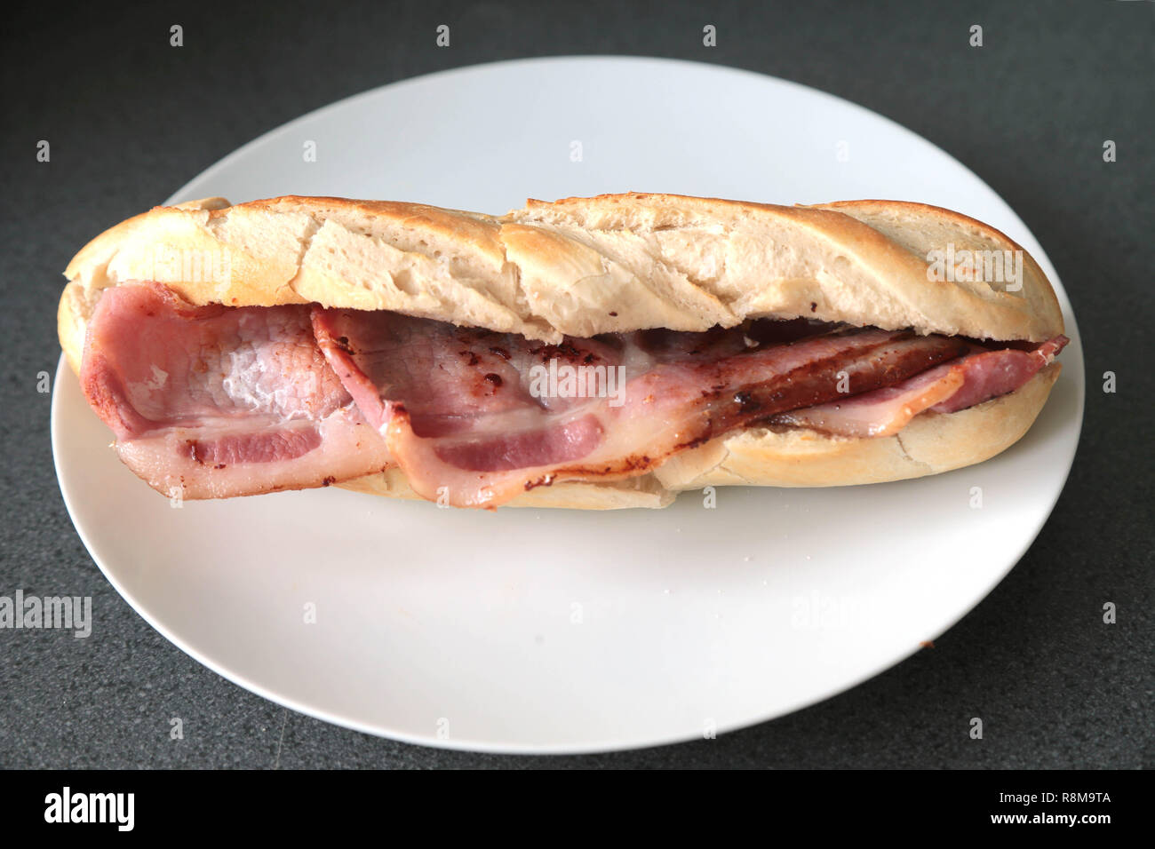 Desayuno bacon frito baguette Fotografía de stock Alamy