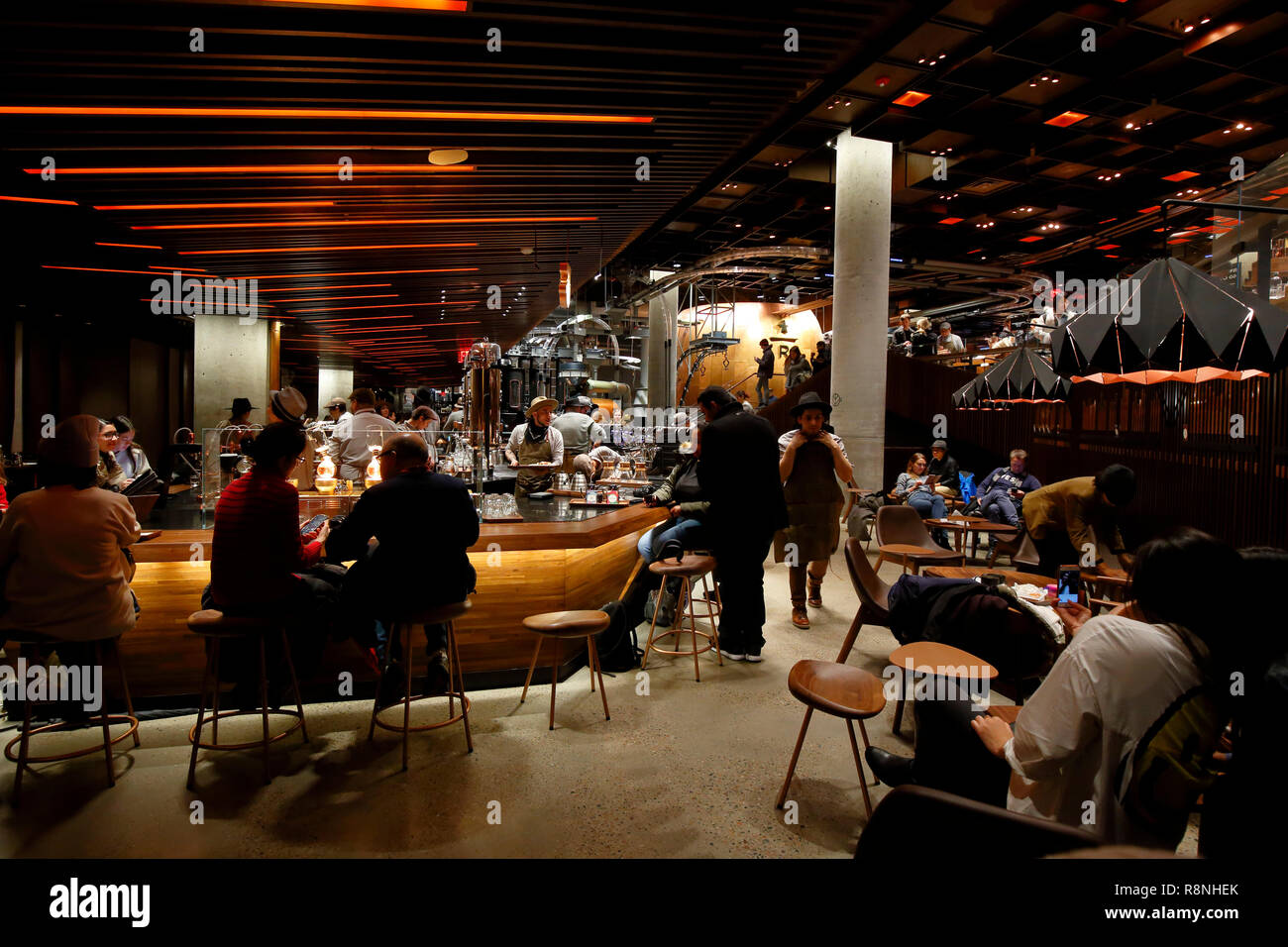 La experiencia Bar ubicado dentro de la Reserva de Nueva York Roastery Starbucks Foto de stock