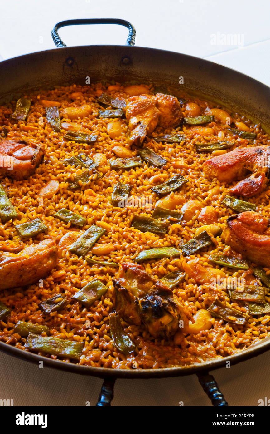 Paella Valenciana (con el pollo y el conejo). Restaurante Casa Rocher