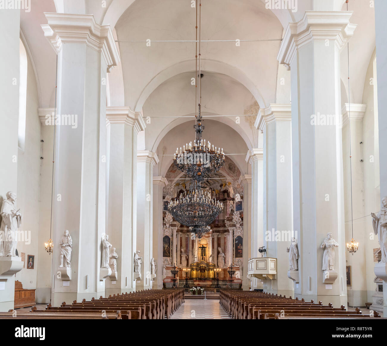 Interior de la iglesia de St Johns (Iglesia de St Johns, San Juan Bautista y San Juan el Apóstol y Evangelista ), de la Universidad de Vilnius, Vilna, Lituania Foto de stock