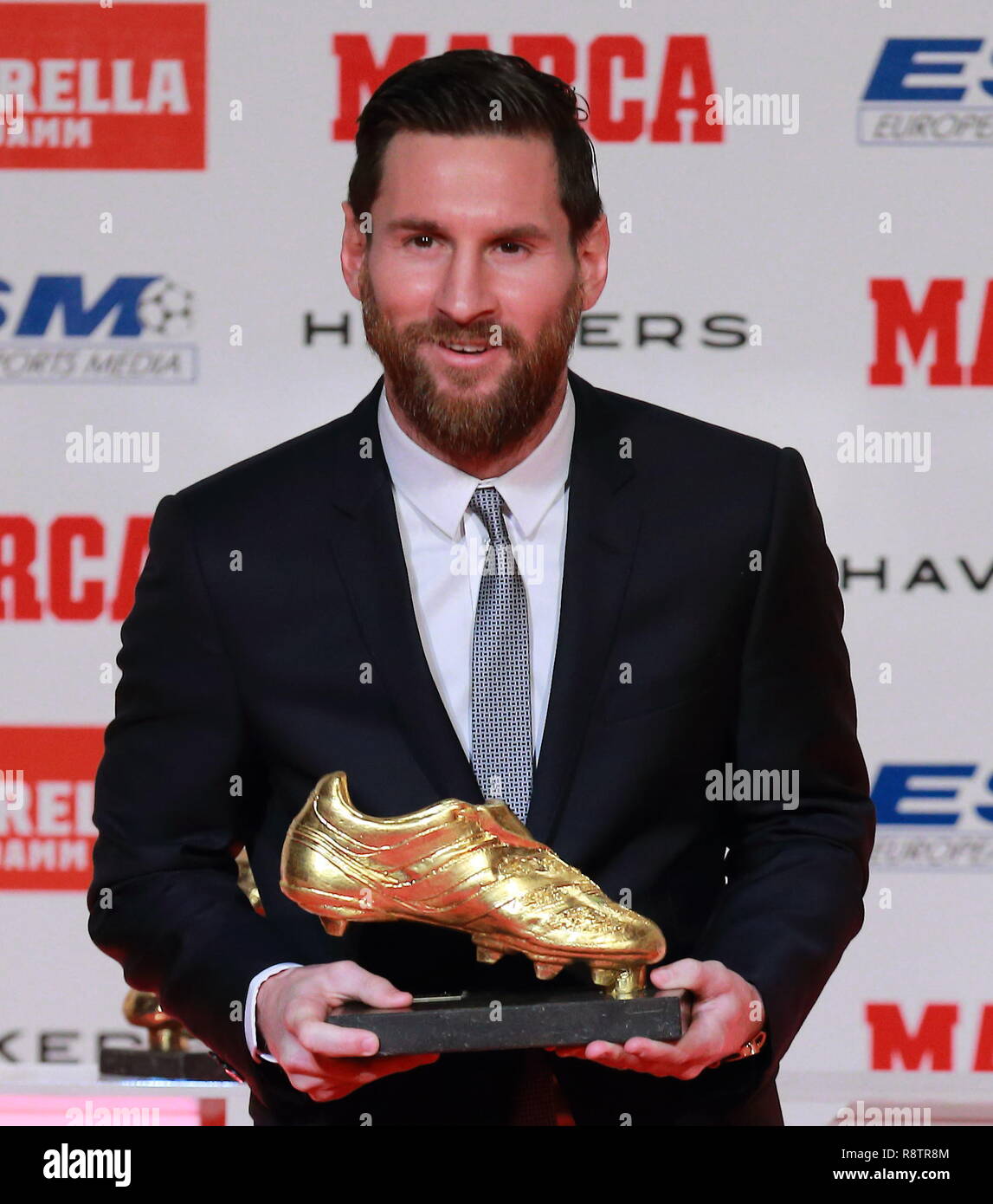 Barcelona, España. El 18 de 2018. Lionel Messi recibe su la bota de oro para la temporada 2017-2018. Leo Messi recibe la Bota de Oro 2017-2018 y ya es su