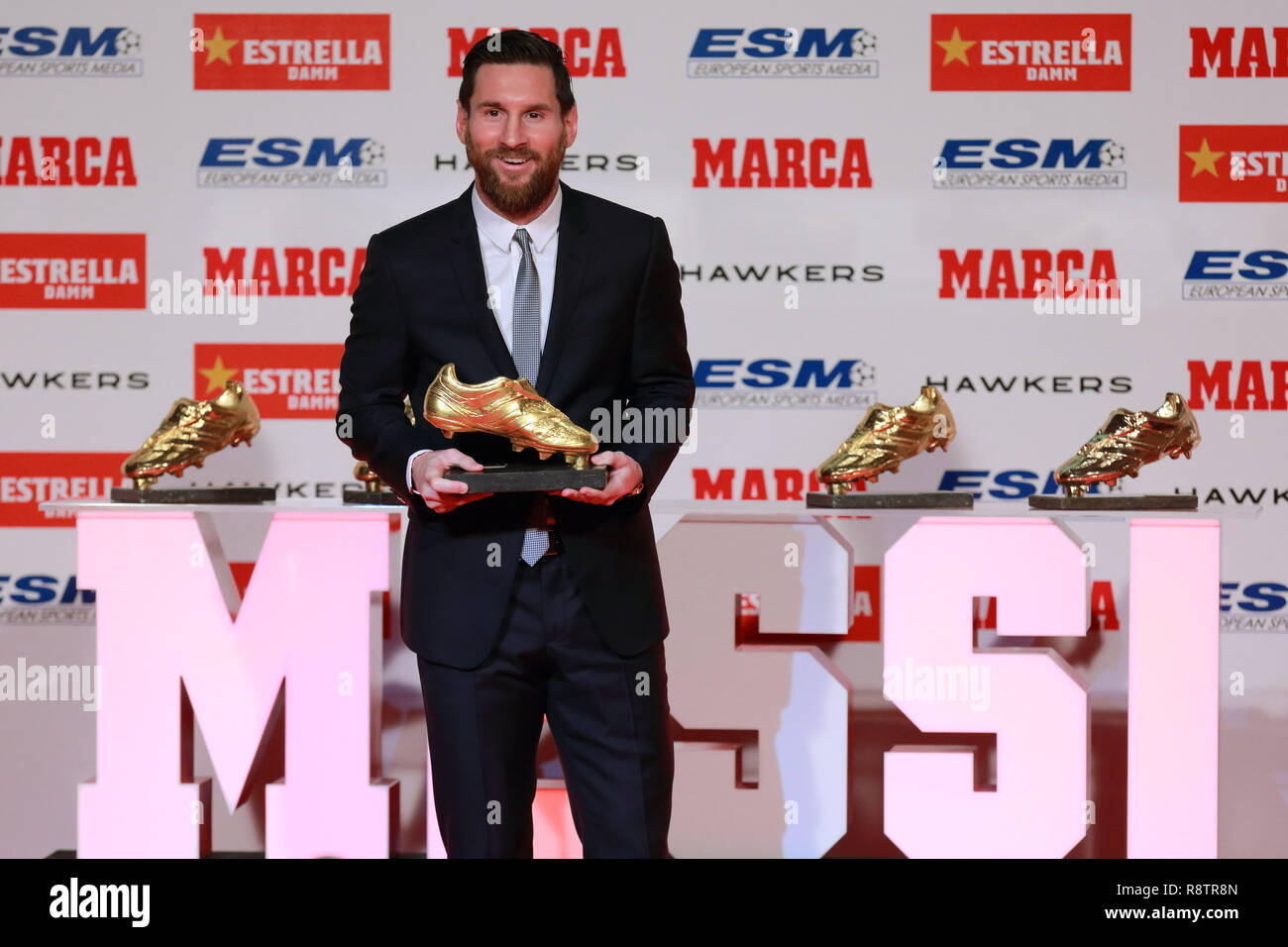Barcelona, España. El 18 de diciembre, 2018. Lionel Messi recibe su quinta  la bota de oro para la temporada 2017-2018. Leo Messi recibe la Bota de Oro  2017-2018 y ya es su
