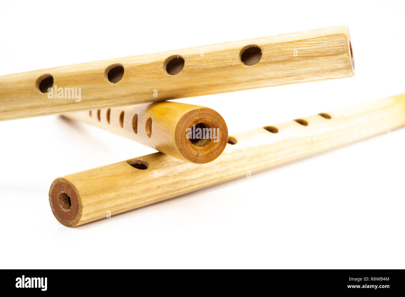 Instrumentos de viento del folclore húngaro - Tres flautas de seis  orificios en studio Fotografía de stock - Alamy