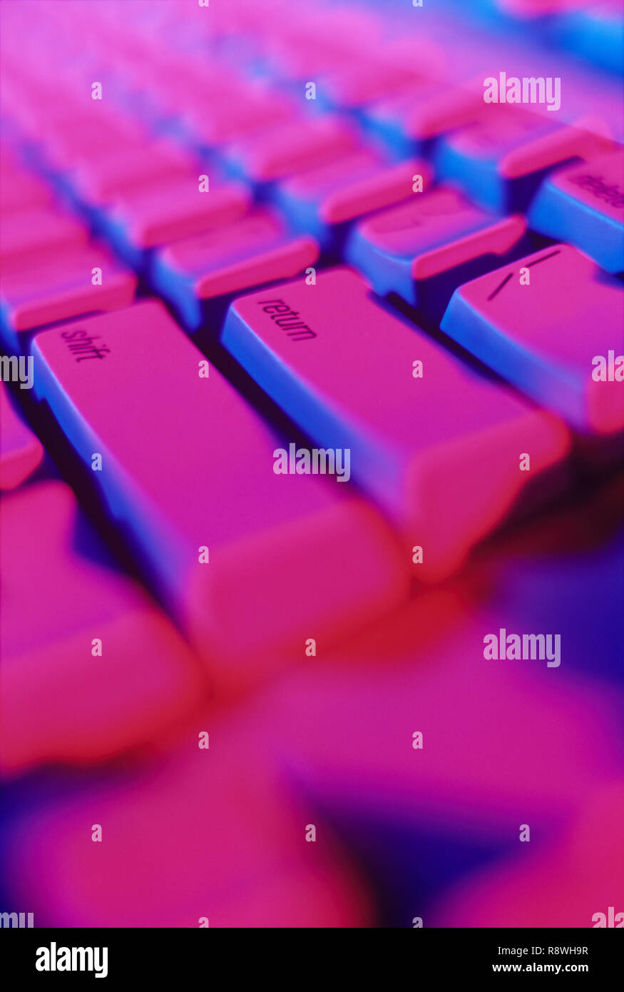 Colorido closeup de teclado de computadora con el énfasis sobre la tecla Intro Foto de stock