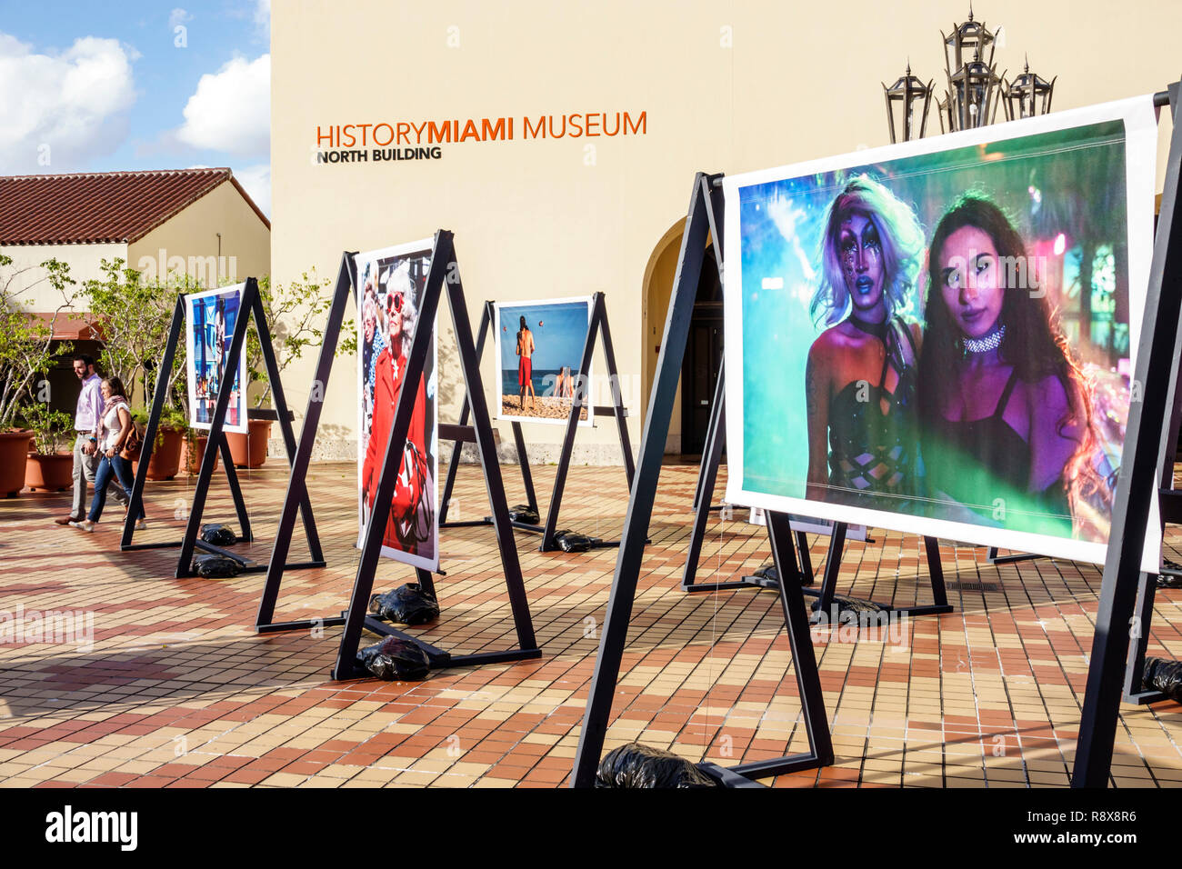 Miami Florida,centro,Miami-Dade Cultural Plaza,Historia del Museo de Miami,Galería de exhibición del Festival de Fotografía de Calle,FL181205061 Foto de stock