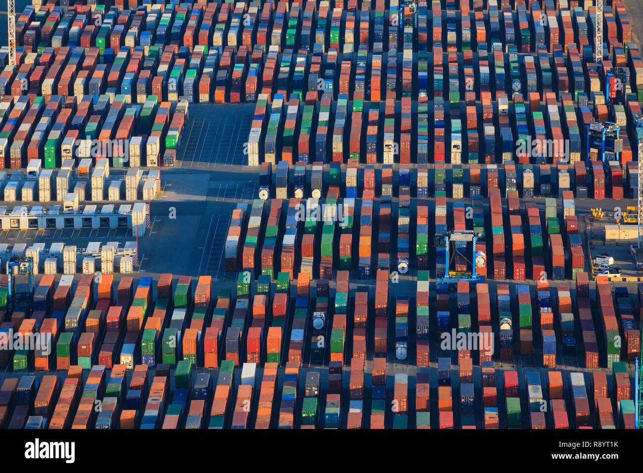 Francia, Bouches du Rhône, en el golfo de Fos Sur Mer, Marsella Grand Puerto Marítimo, Fos Sur Mer, Graveleau Mole, terminal de contenedores (vista aérea) Foto de stock