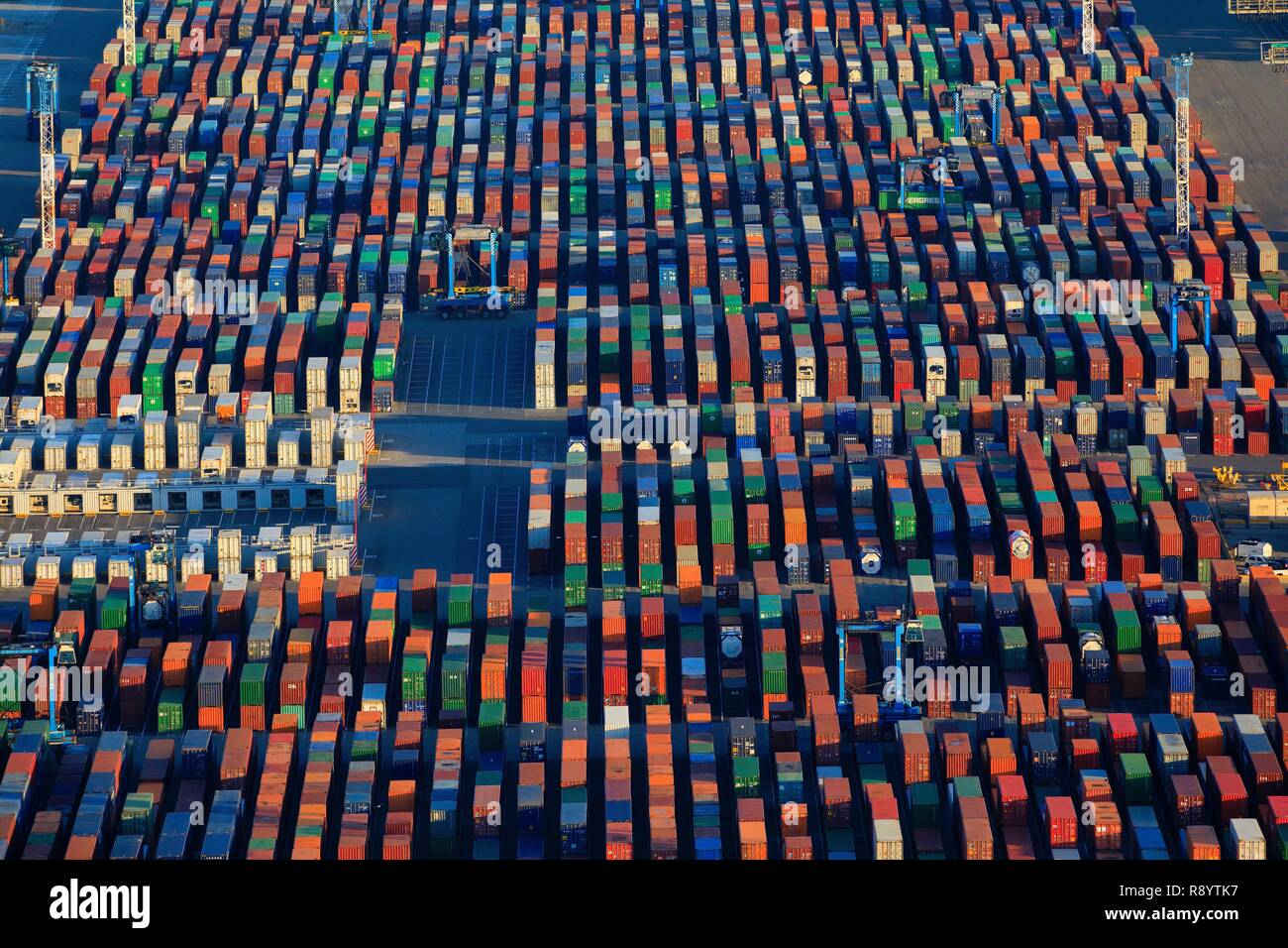 Francia, Bouches du Rhône, en el golfo de Fos Sur Mer, Marsella Grand Puerto Marítimo, Fos Sur Mer, Graveleau Mole, terminal de contenedores (vista aérea) Foto de stock