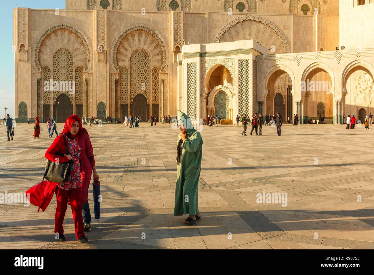 Marruecos, Casablanca, la explanada de la mezquita de Hassan II al atardecer Foto de stock