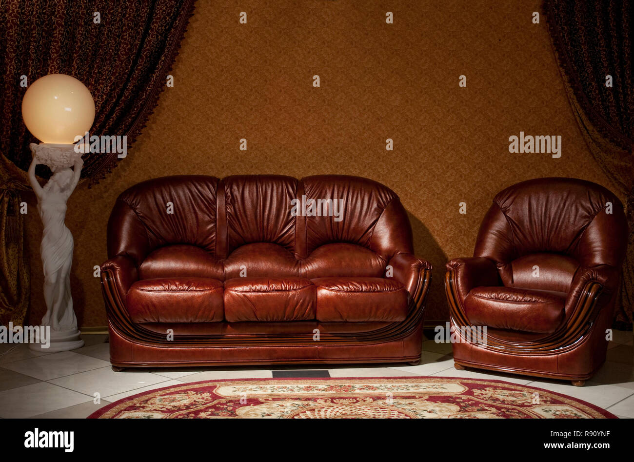 Aplicable Inconsciente conveniencia Muebles de cuero fotografías e imágenes de alta resolución - Alamy