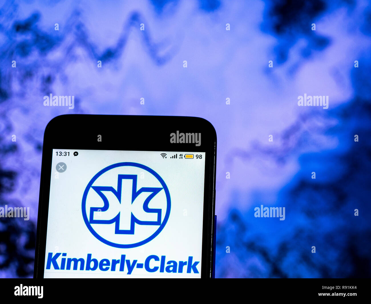 Kimberly-Clark Corporation visto el logotipo aparece en el teléfono  inteligente Fotografía de stock - Alamy