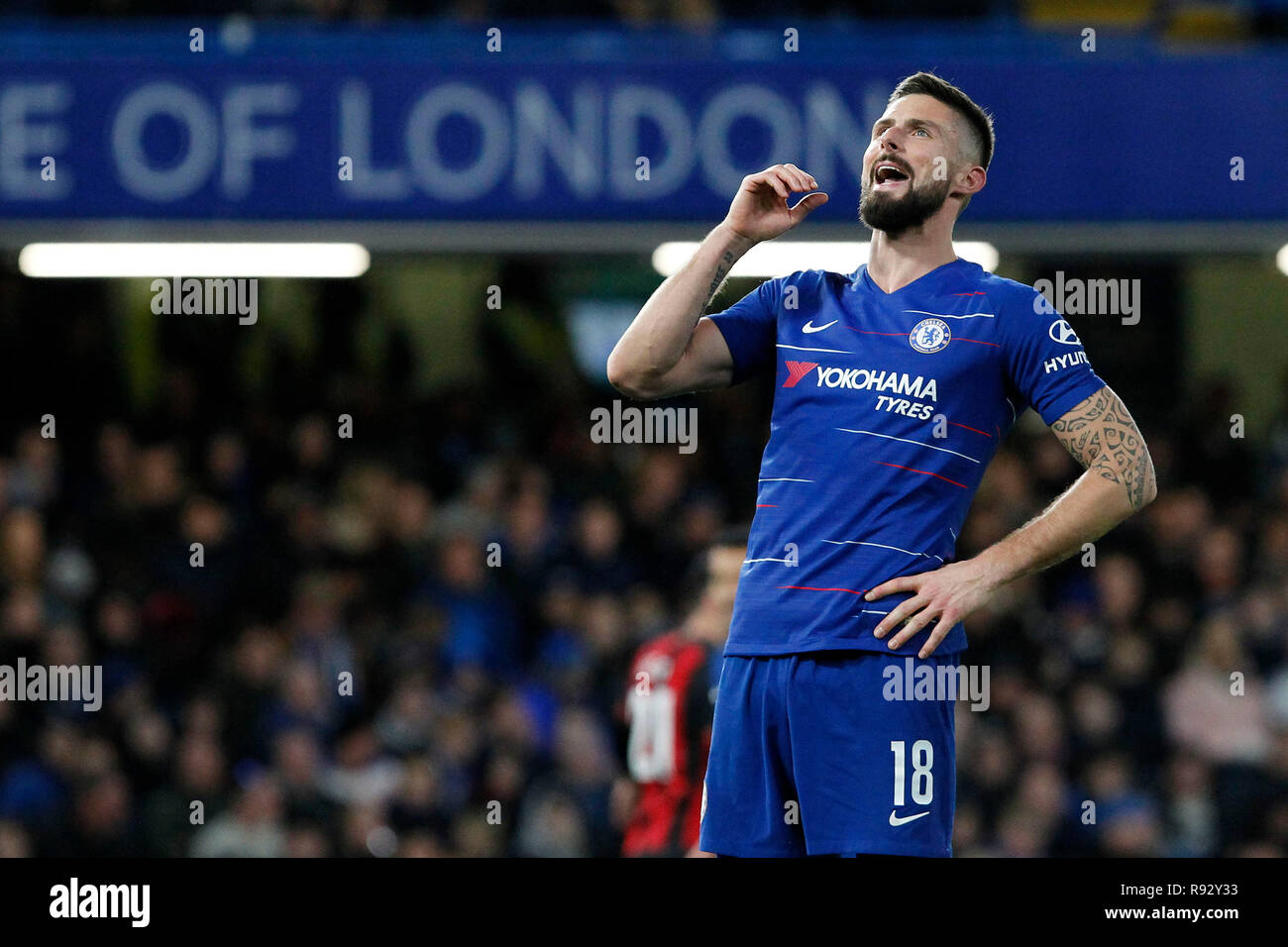 Londres, Reino Unido. 19 Dec, 2018. Olivier Giroud de Chelsea es exasperado durante el EFL Carabao Cup encuentro de cuartos de final entre el Chelsea y el Bournemouth en Stamford Bridge, Londres, Inglaterra, el 19 de diciembre de 2018. Foto por Carlton Myrie. Sólo para uso editorial, se necesita licencia para uso comercial. No utilizar en apuestas, juegos o un solo club/Liga/player publicaciones. Crédito: UK Ltd/pics Deportes Alamy Live News Foto de stock