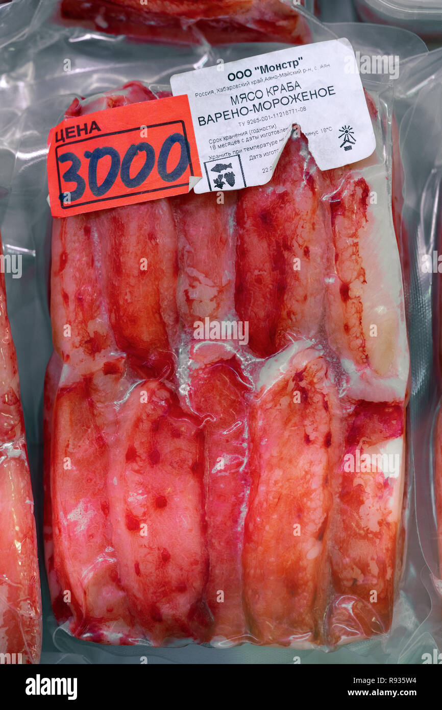Cocidas y congeladas de Kamchatka (cangrejo rojo o cangrejo rey de Alaska)  carne de cangrejo en el mercado de pescado Fotografía de stock - Alamy