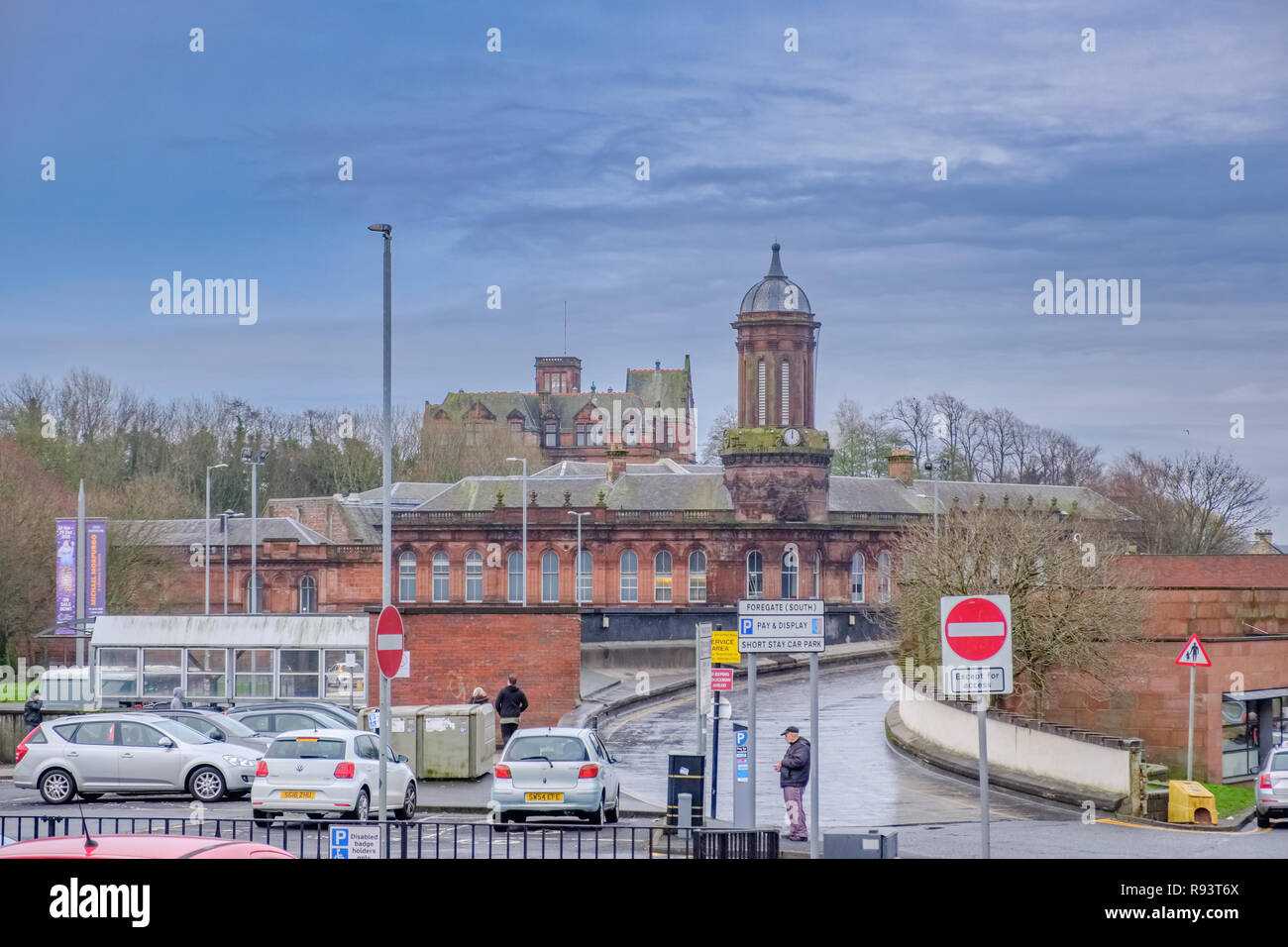 En Kilmarnock, Escocia, Reino Unido - 10 de diciembre de 2018: Mirando Foregate carpark para Kilmarnock Palace Theatre, en el centro de Kilmarnock Foto de stock