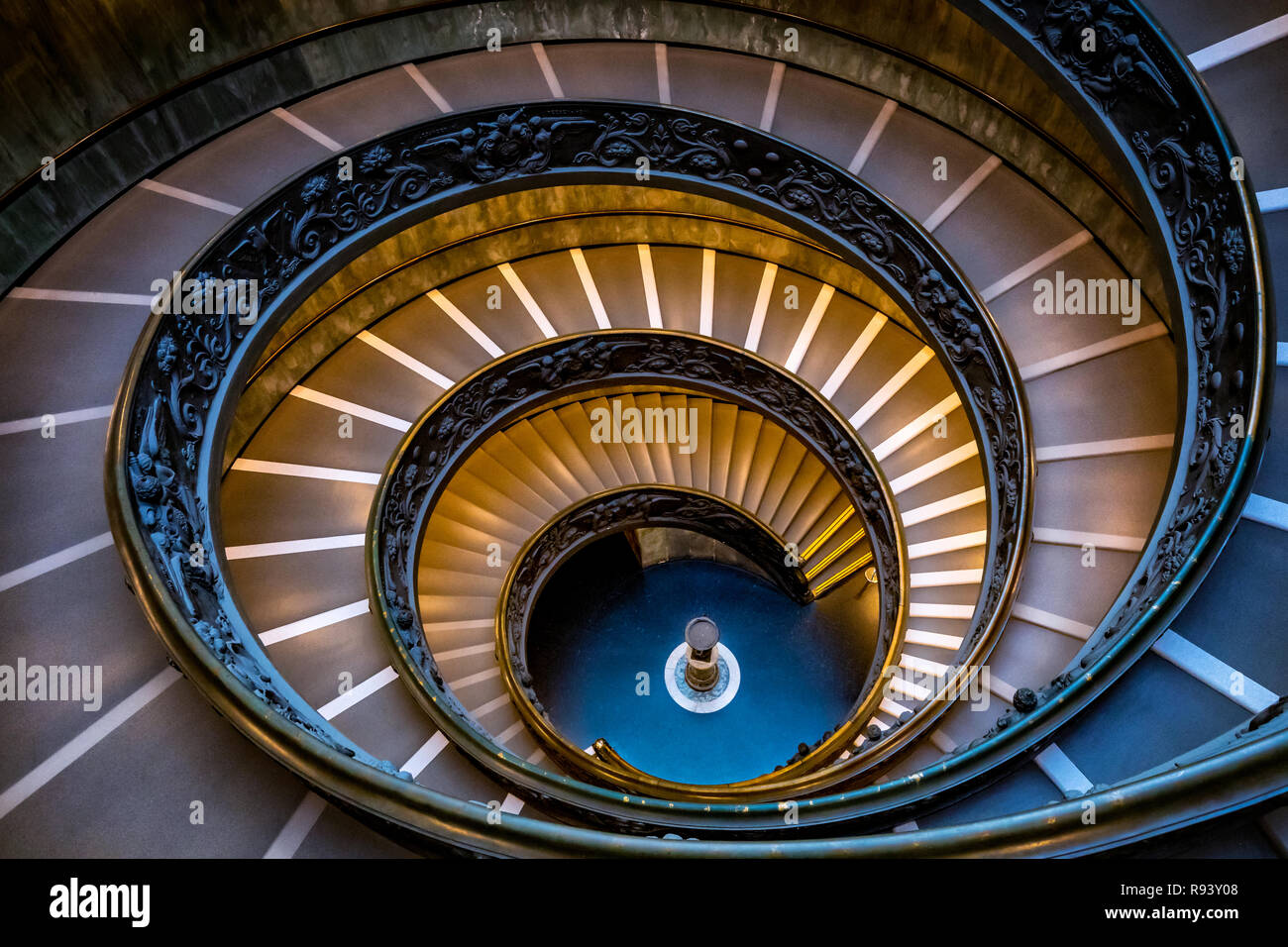 Bramante Escalera o Escalera de caracol, los Museos del Vaticano, Roma, Lazio, Italia Foto de stock