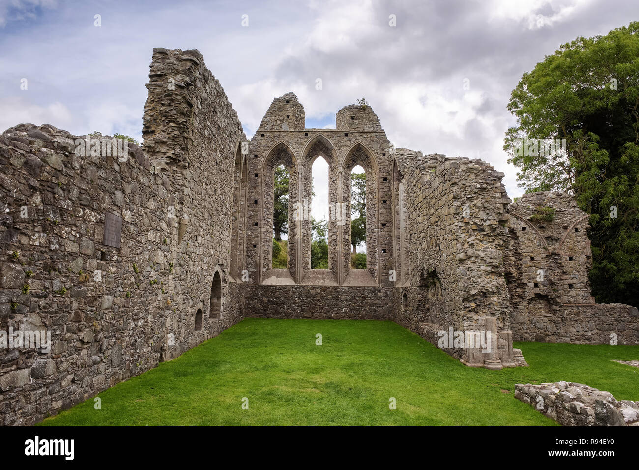 Ruinas de la Abadía de pulgadas en Irlanda del Norte Foto de stock