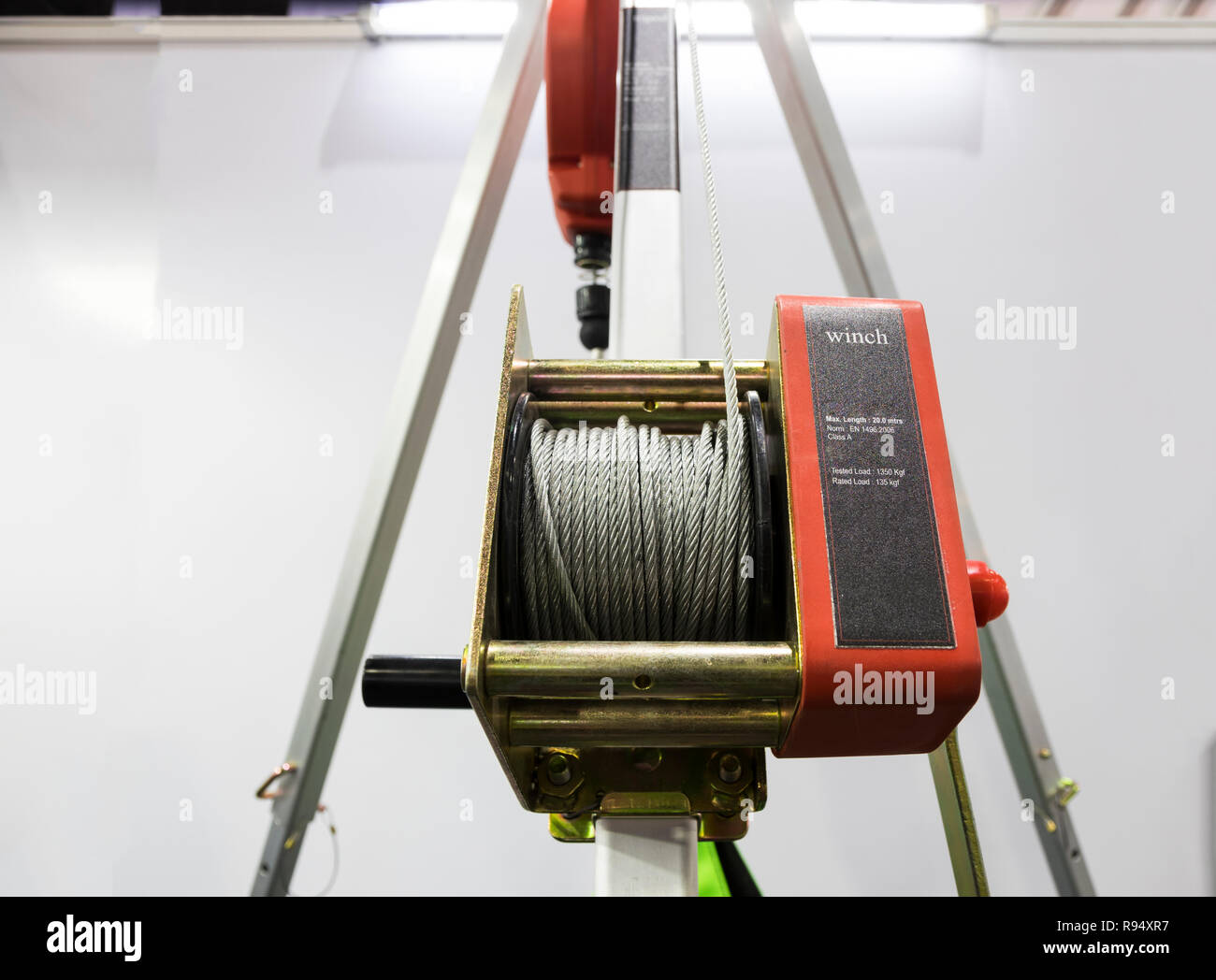 Cabrestante industrial para bobinas de acero de seguridad ; trabajo de  tierra alta Fotografía de stock - Alamy
