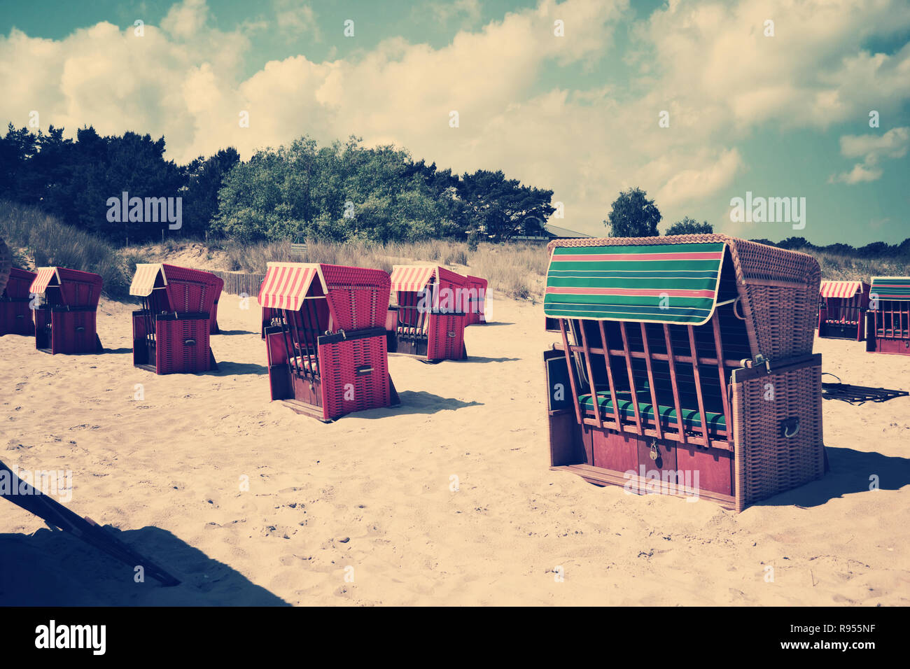 Sillas de playa vintage retro nostálgico pasado antiguo Foto de stock