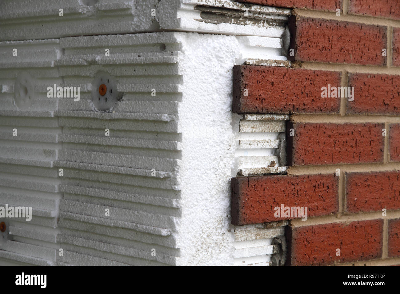 tono tallarines convertible Weber aislamiento de pared exterior con ladrillo de revestimiento  deslizante Fotografía de stock - Alamy