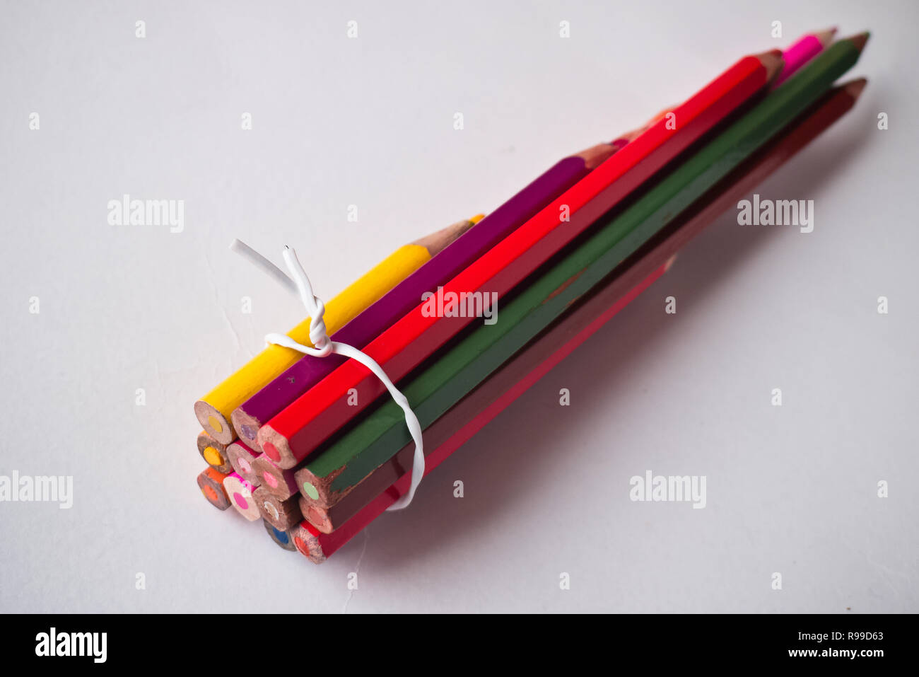 lápices de colores usados Foto de stock