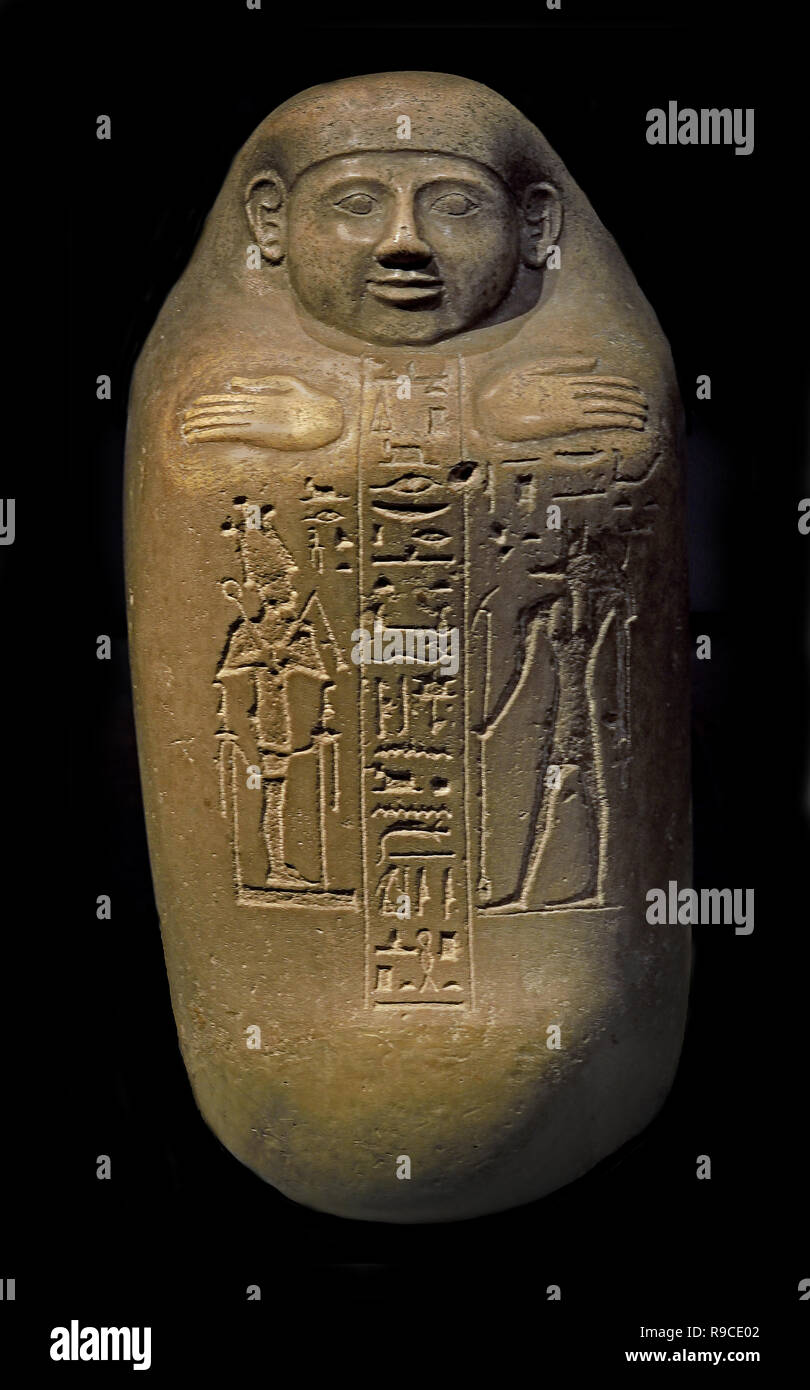 Horseshoe; Osiris, Anubis; Ptahhotep 21ª-22ª dinastía (1071-746BC) Tercer período intermedio caliza de 65 x 34 x 36 cm, Egipto egipcio. Foto de stock