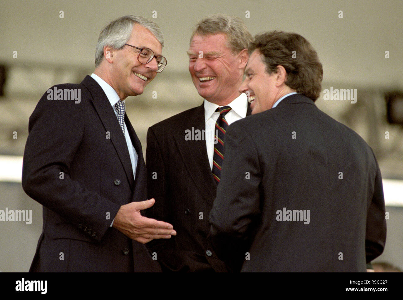 Tony blair hablando antes fotografías e imágenes de alta resolución Alamy