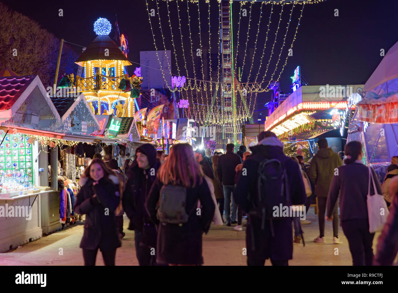 2018 Mercado de Navidad en los jardines de las Tullerías, en París, Francia Foto de stock