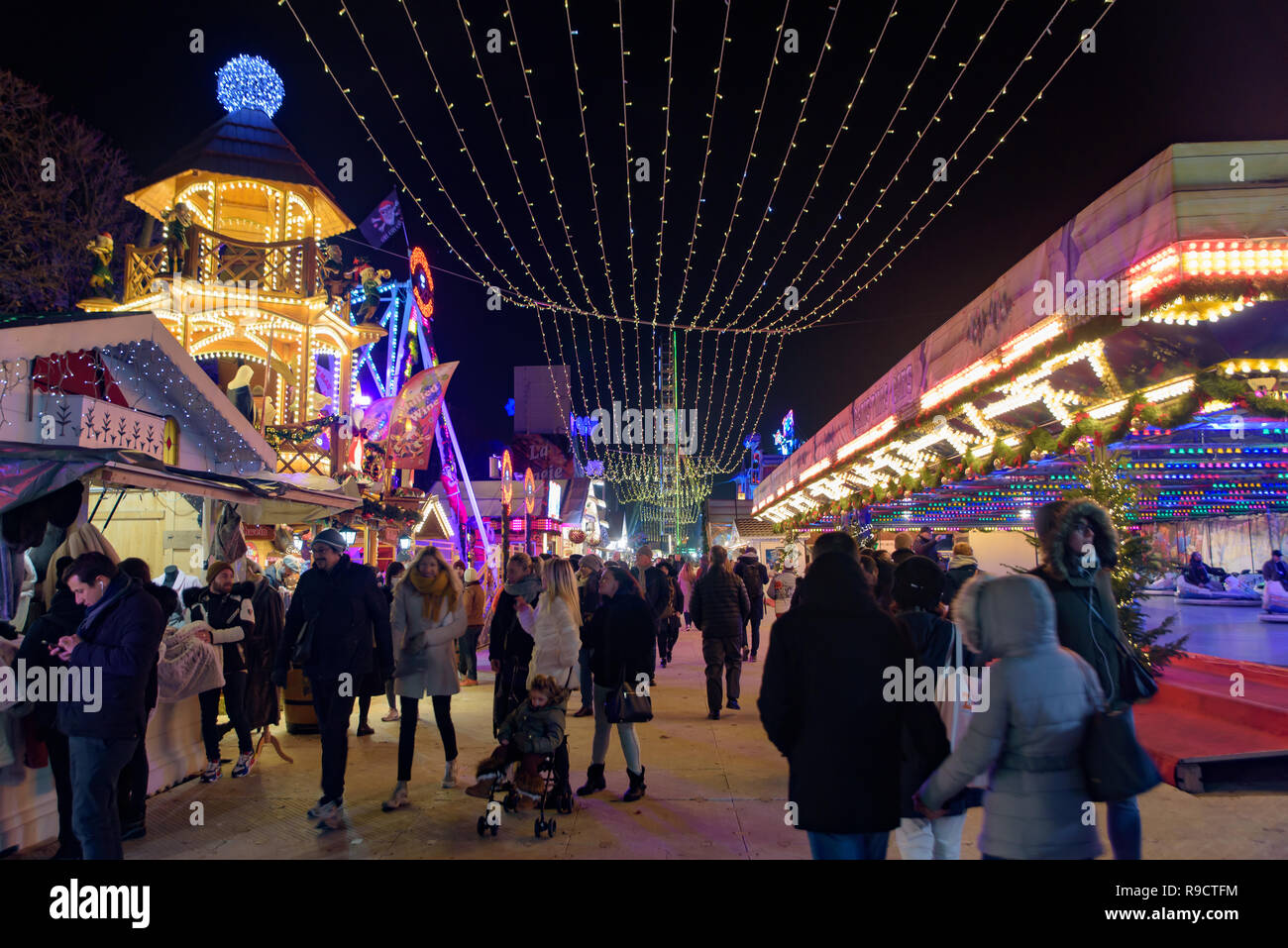 2018 Mercado de Navidad en los jardines de las Tullerías, en París, Francia Foto de stock