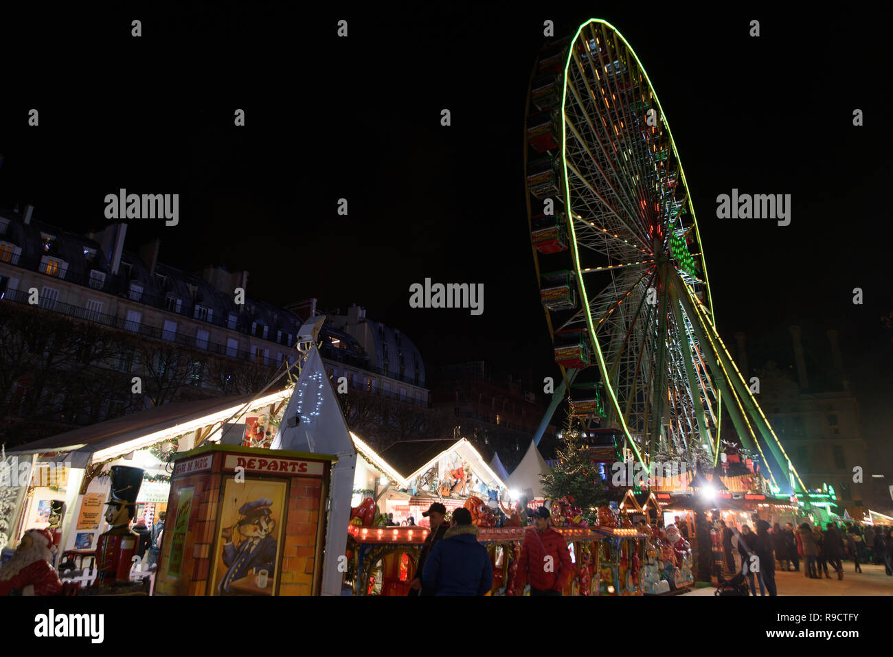 2018 Mercado de Navidad en los jardines de las Tullerías, en París, Francia Foto de stock