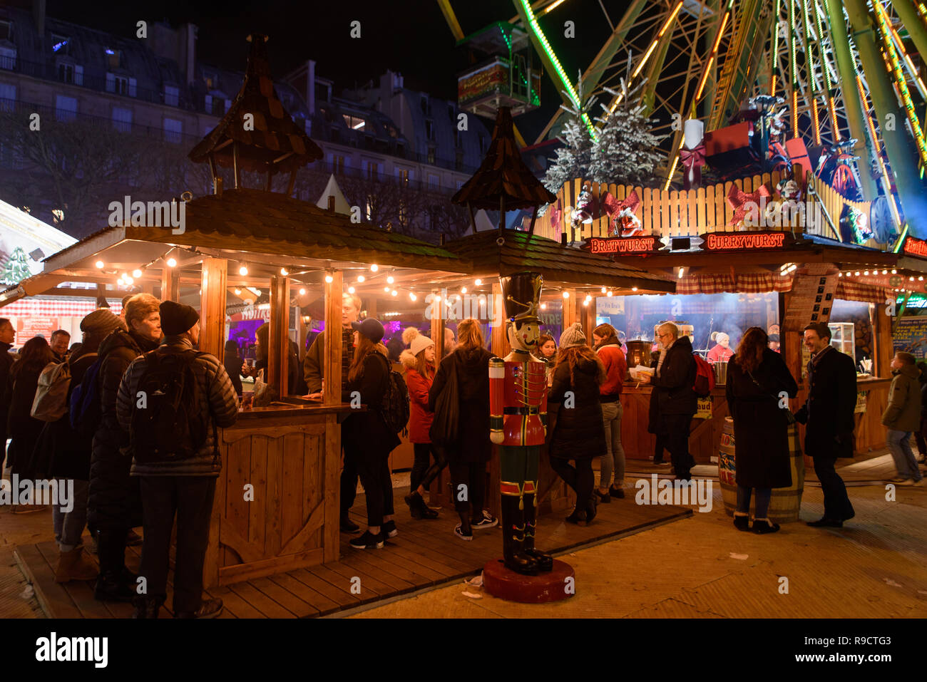 2018 Mercado de Navidad en los jardines de las Tullerías, en París, Francia Foto de stock