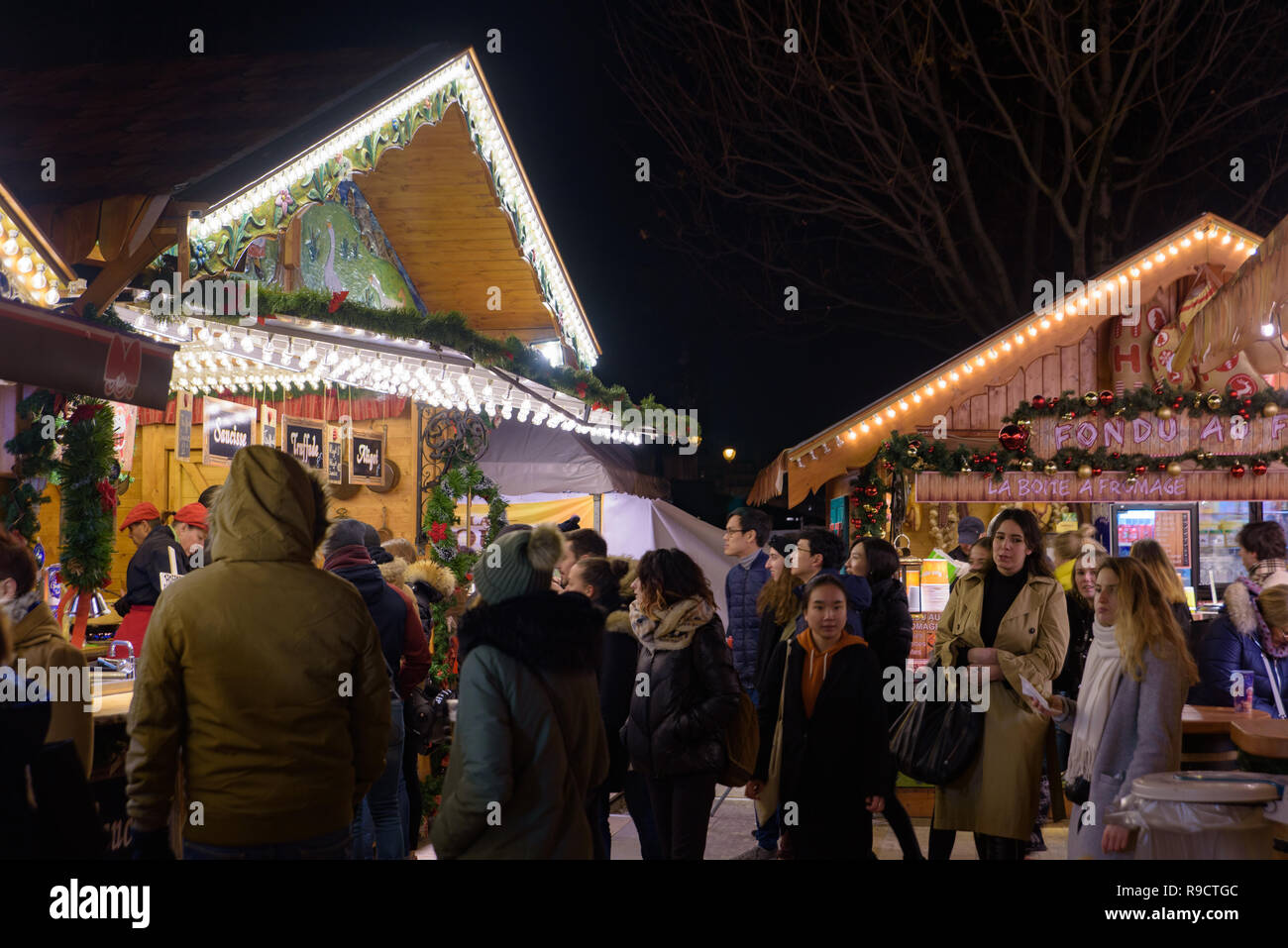 2018 Mercado de Navidad en los jardines de las Tullerías, en París, Francia Foto de stock