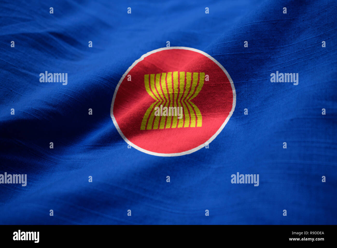 Primer plano de erizadas de la Asociación de Naciones del Asia Sudoriental (ASEAN bandera, la bandera ondeando en el viento Foto de stock