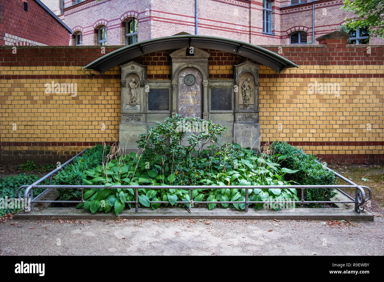 Berlín Mitte. Cementerio Protestante Dorotheenstadt y cementerio. Schadow tumba familiar. Foto de stock