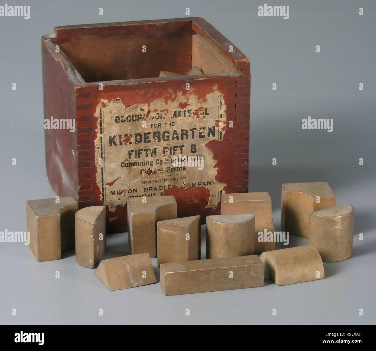 Froebel kindergarten fotografías e imágenes de alta resolución - Alamy