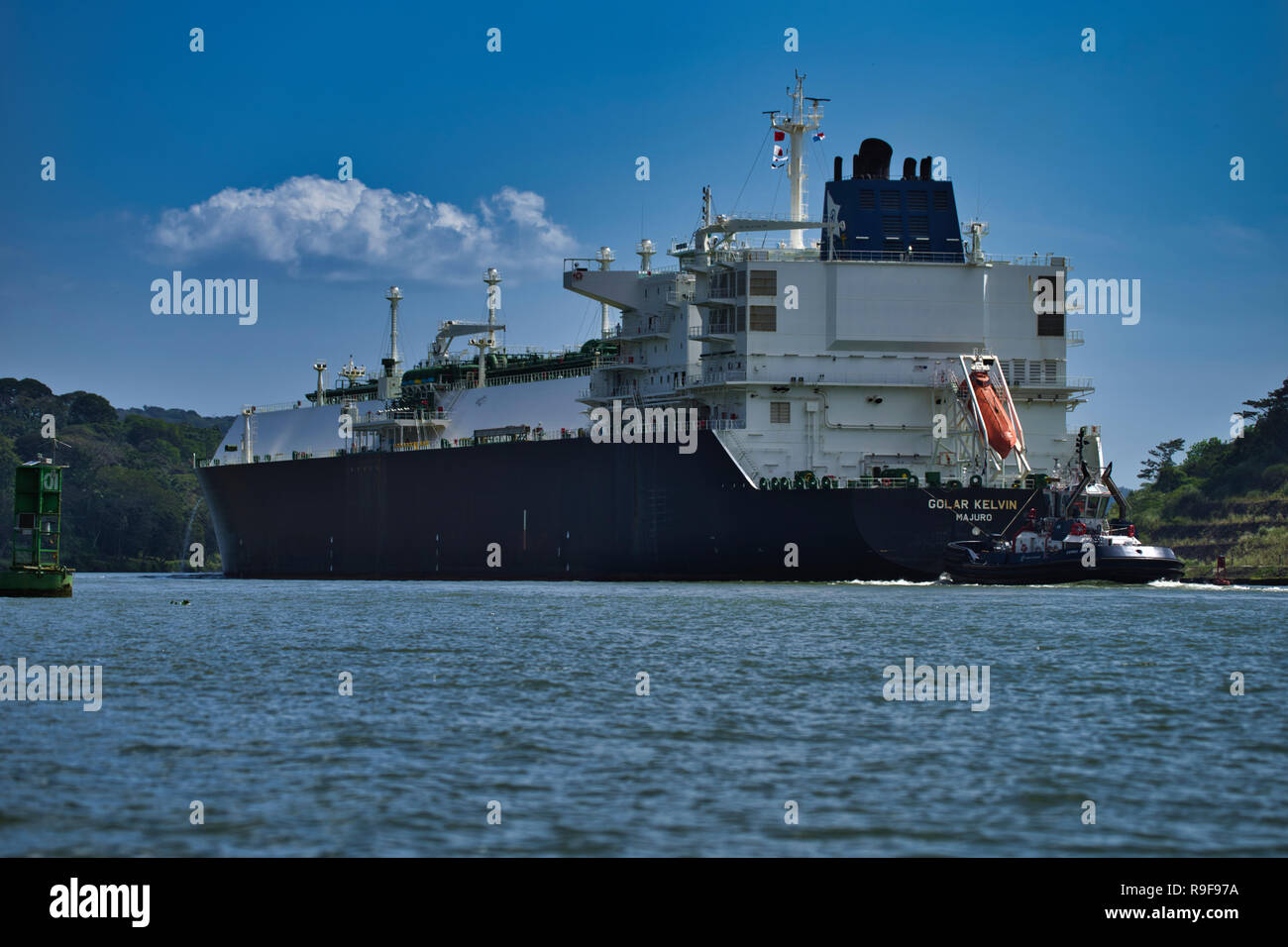 Kelvin, Golar LNG Tanker en tránsito en el Canal de Panamá Foto de stock