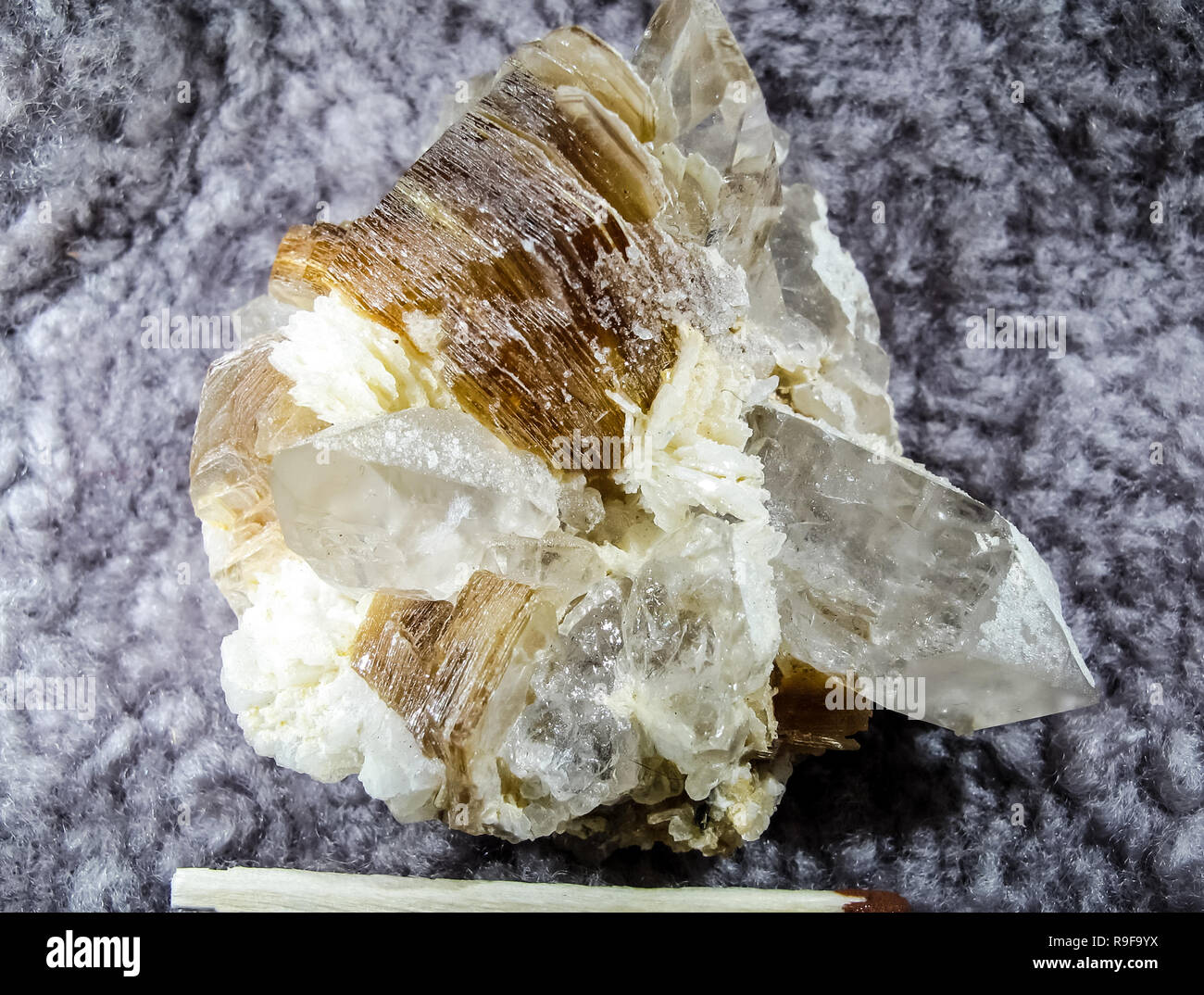 Los cristales de los minerales de las rocas. La belleza de las piedras naturales Fotografía de stock - Alamy
