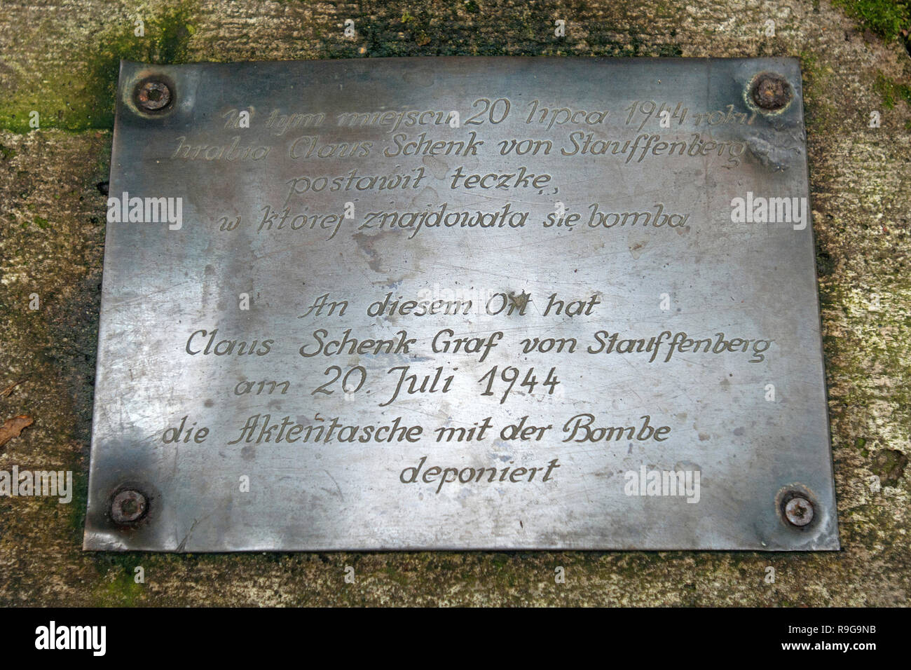 Memorial en honor de Claus Graf Schenk von Stauffenberg en la Guarida del Lobo, del Führer Adolf Hitler, cuartel de Rastenburg, Masuria, en Polonia, Europa Foto de stock