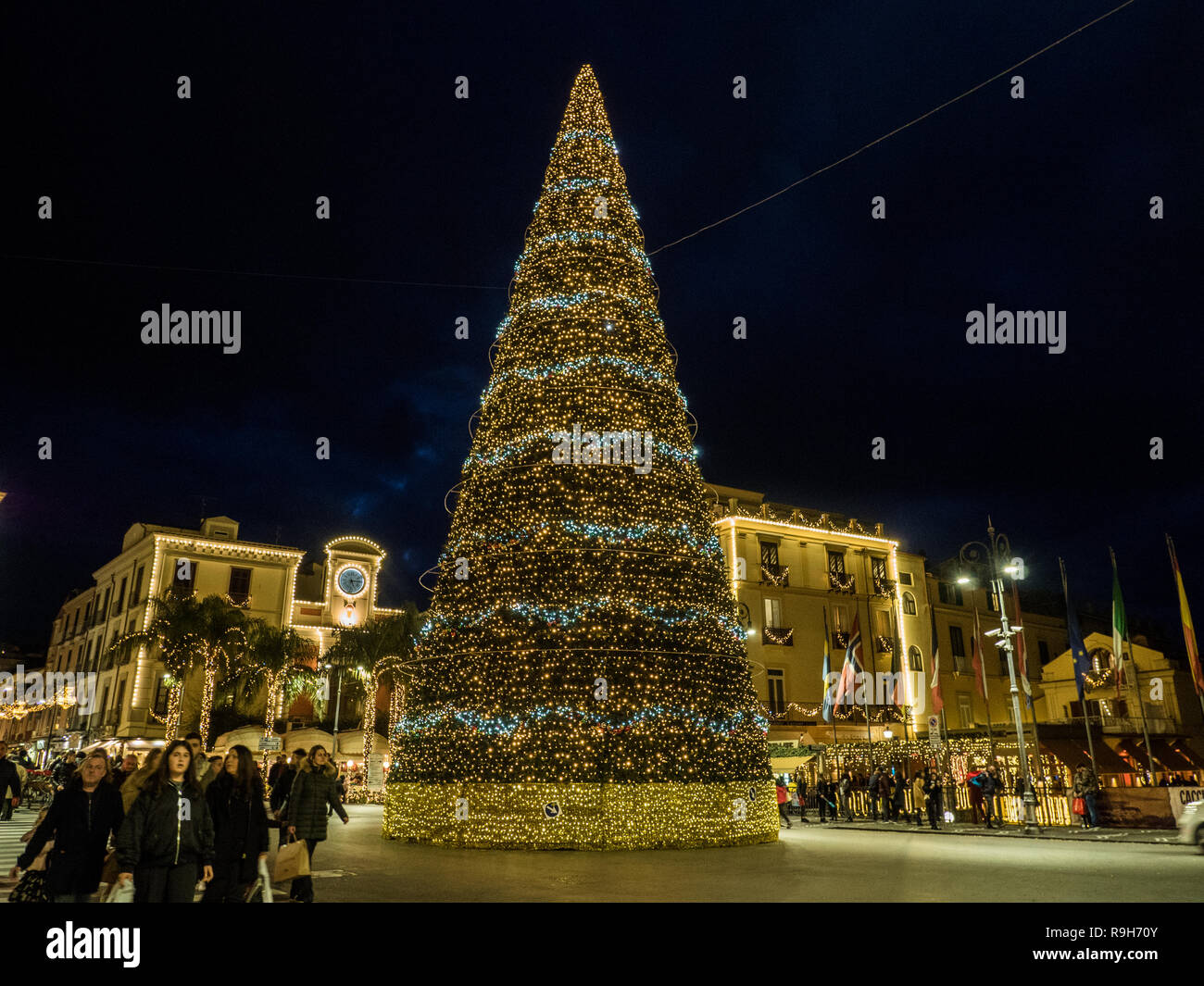 Piazza Tasso, en el tiempo de Navidad en Sorrento, Campania, Italia Foto de stock