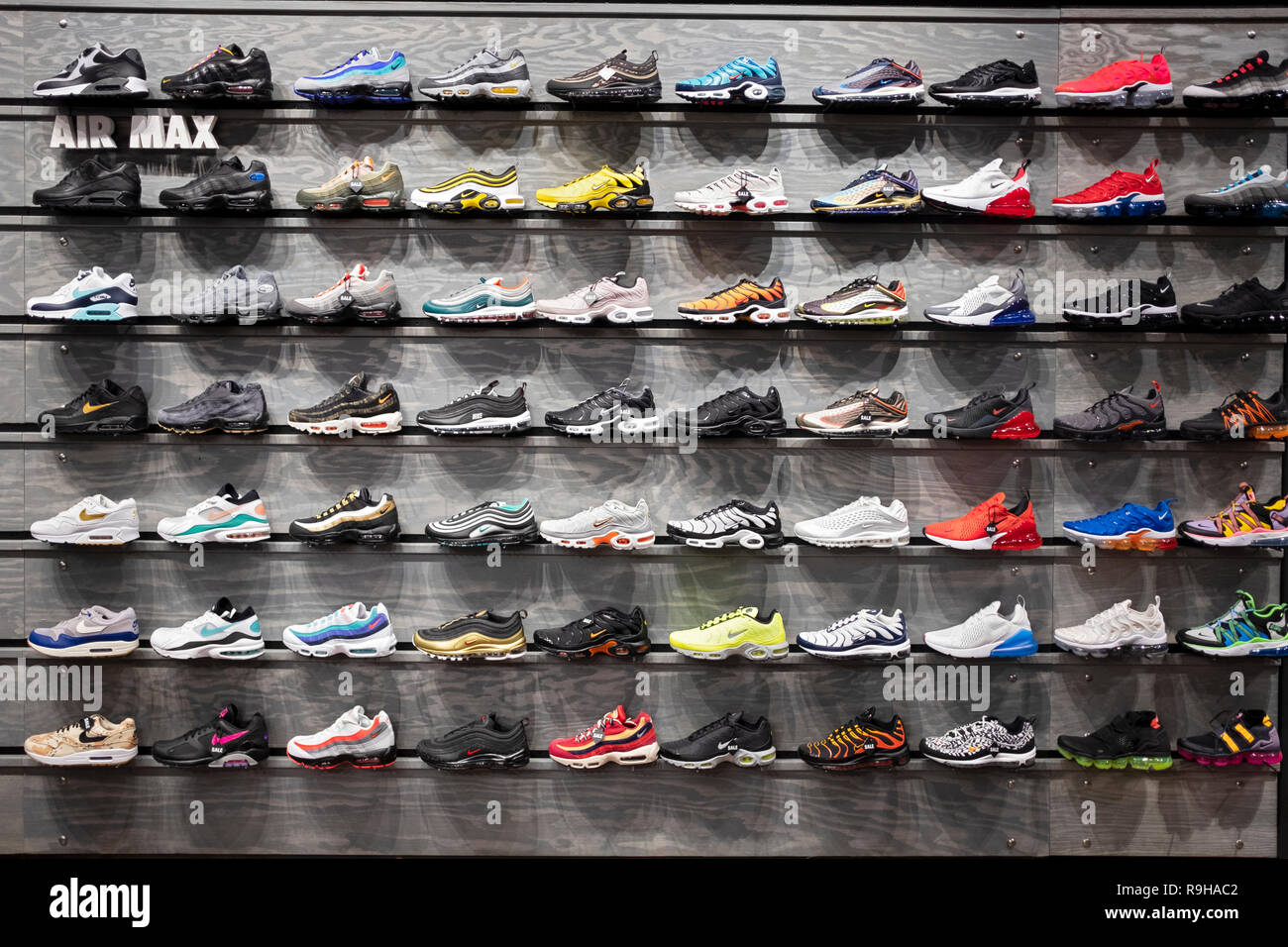 Zapatos nike air fotografías e imágenes de alta resolución - Alamy